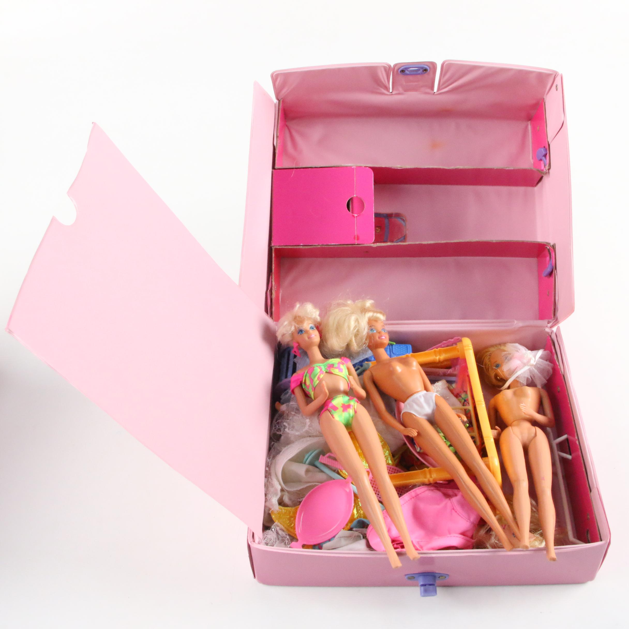 Barbies with 1989 Pink Vinyl Carry Case Wardrobe | EBTH