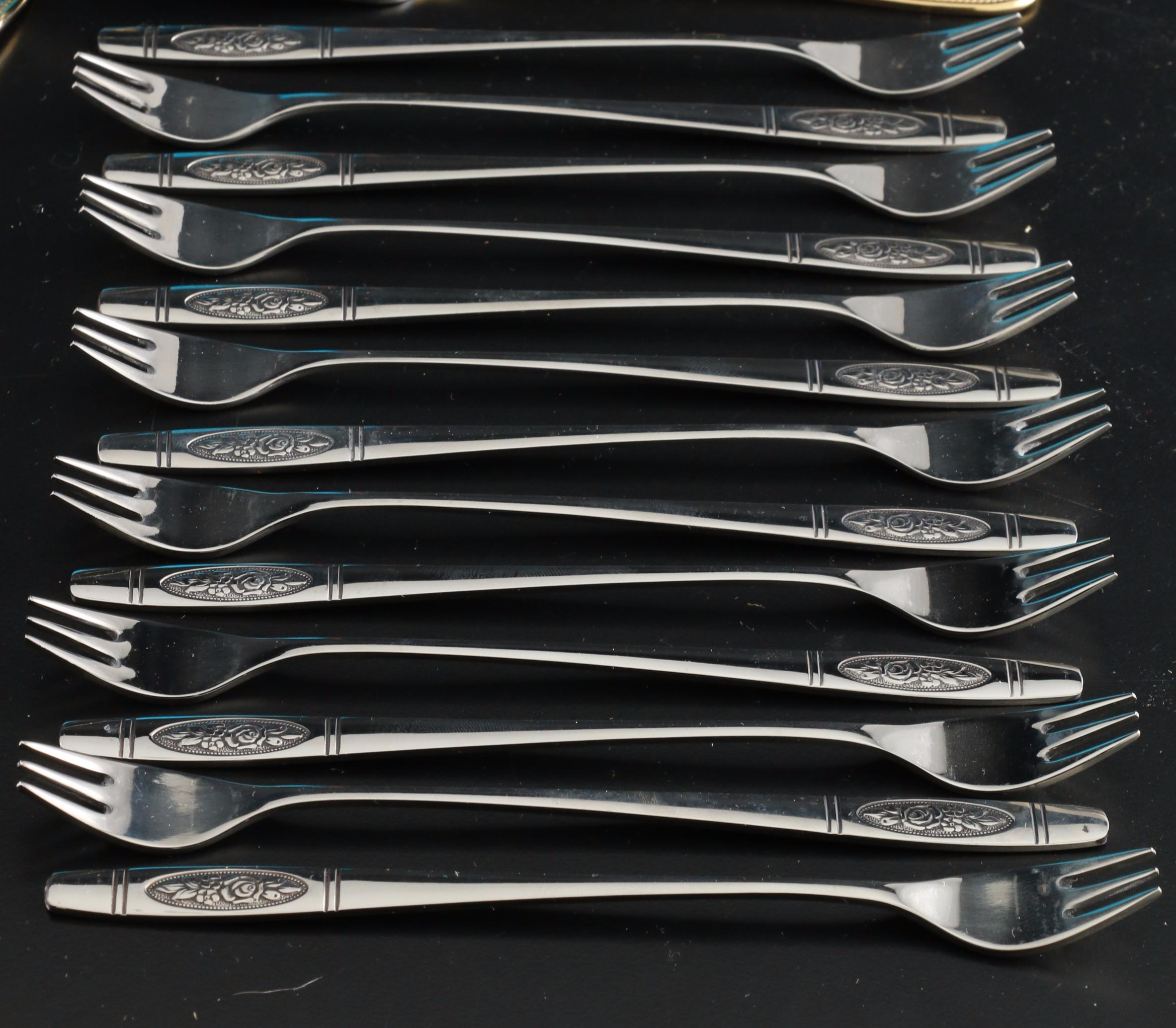 Wallace Stainless Steel "Gold Royal Bead" Flatware with Chest EBTH