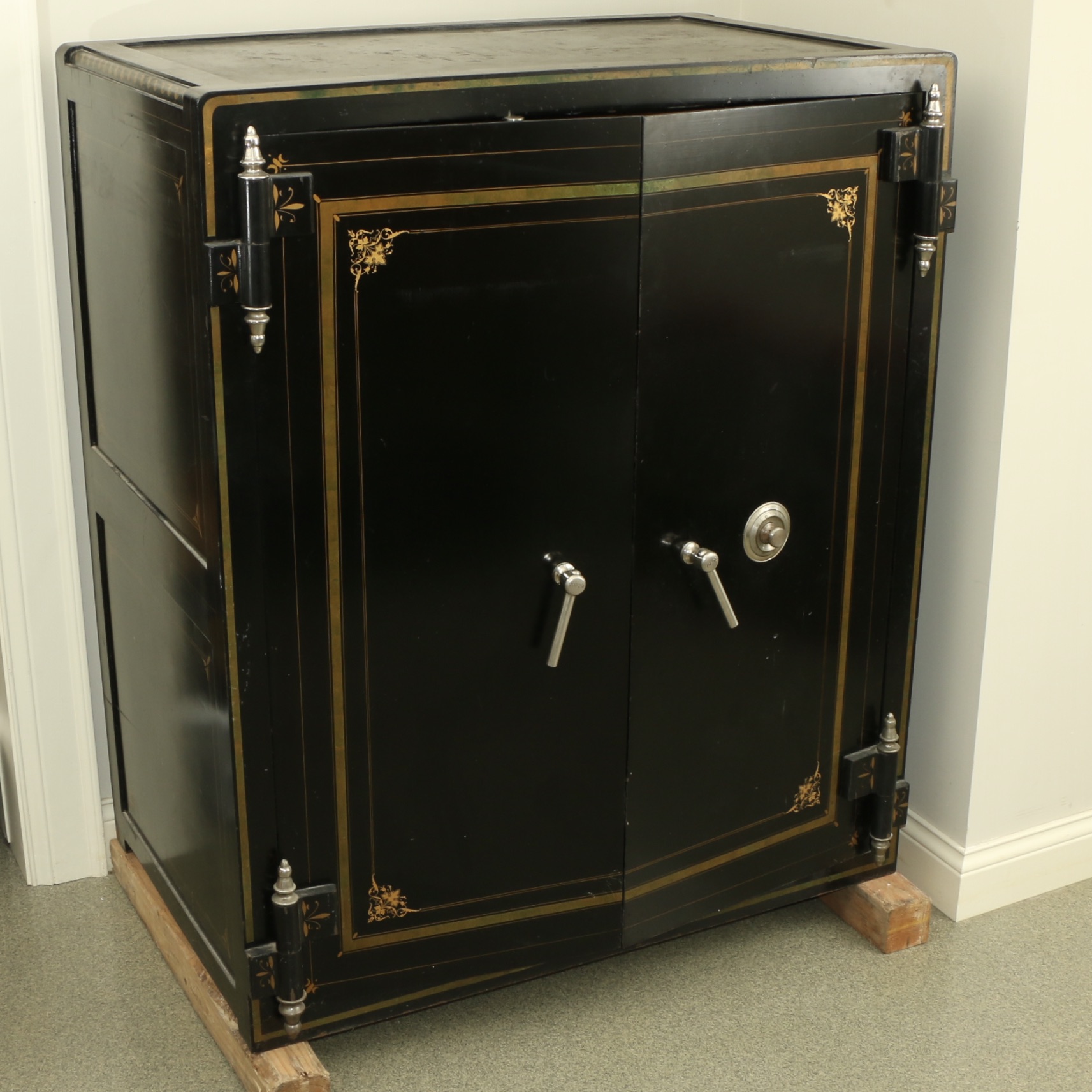 The Hall's Safe Co. Cincinnati Safe, Early 20th Century EBTH