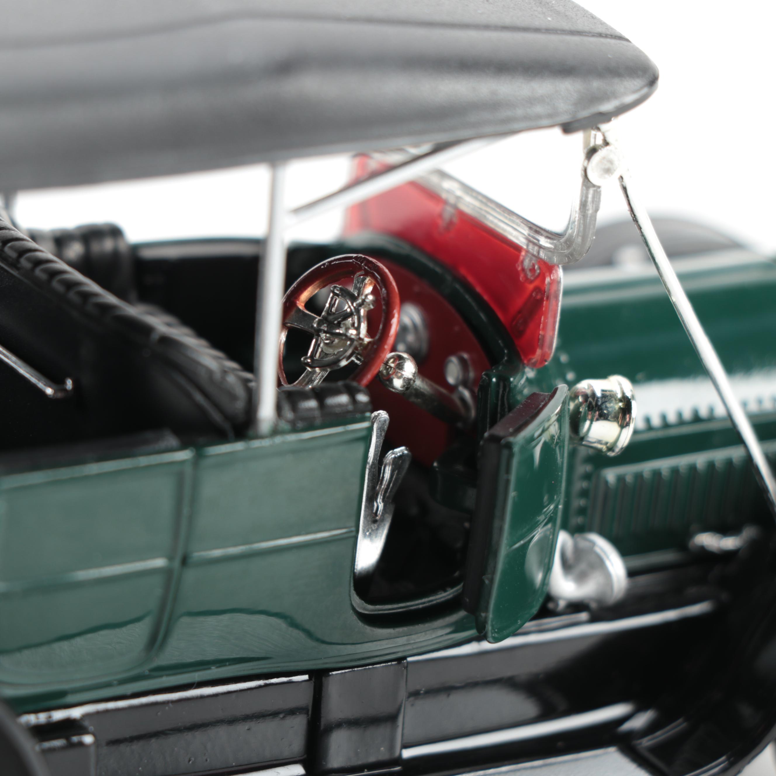 National Motor Museum Mint "Cadillac Classics" 132 Scale Diecast