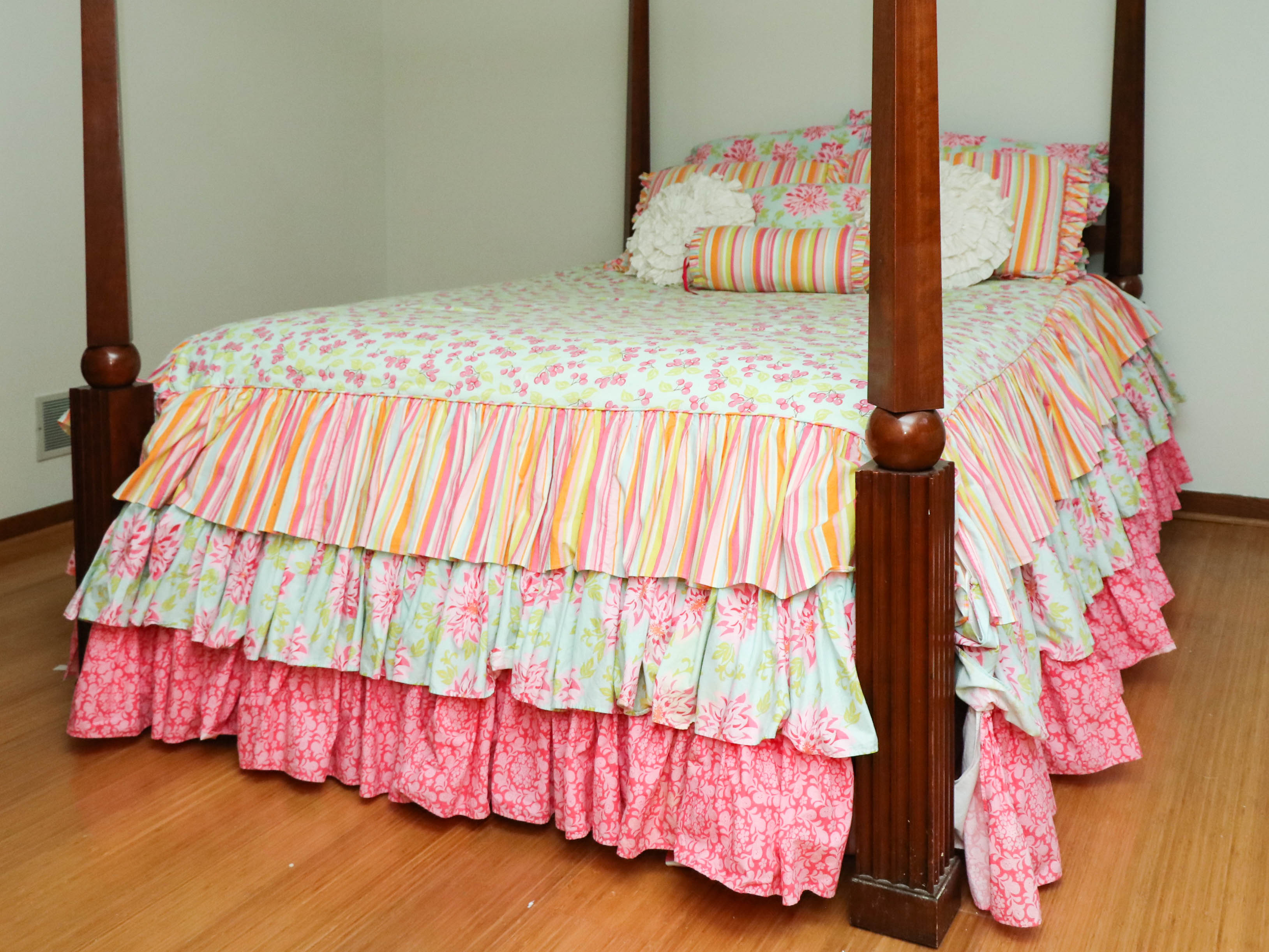 Mahogany Queen Size FourPoster Canopy Bed EBTH