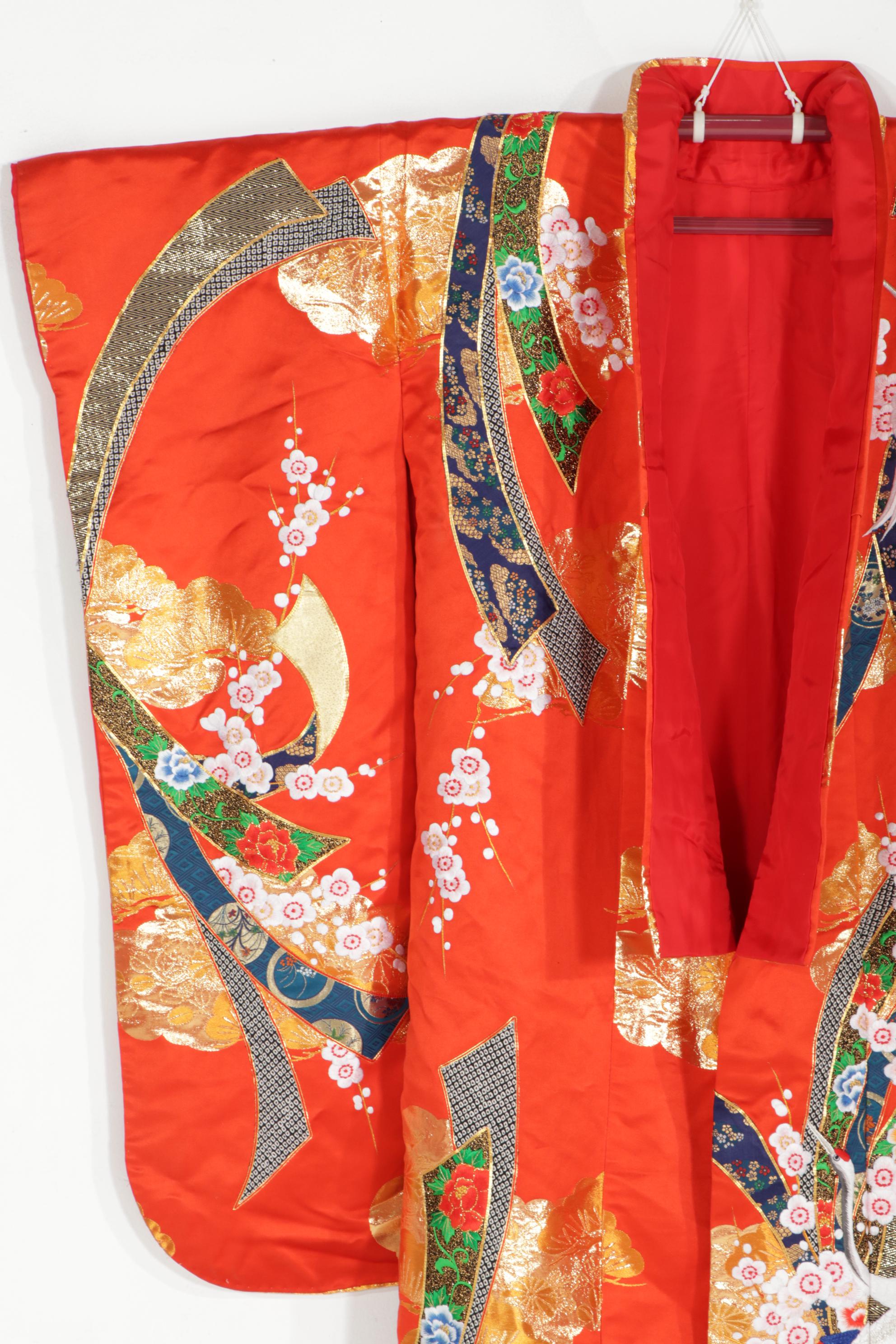 Sakura and Tsuru Patterned Uchikake Silk Wedding Kimono with Embroidery