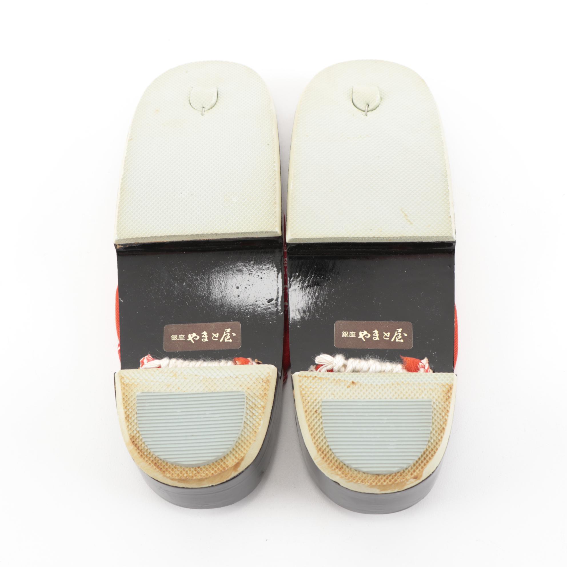 Japanese Zori Style Sandals in Lacquered Wood with Foam Soles EBTH