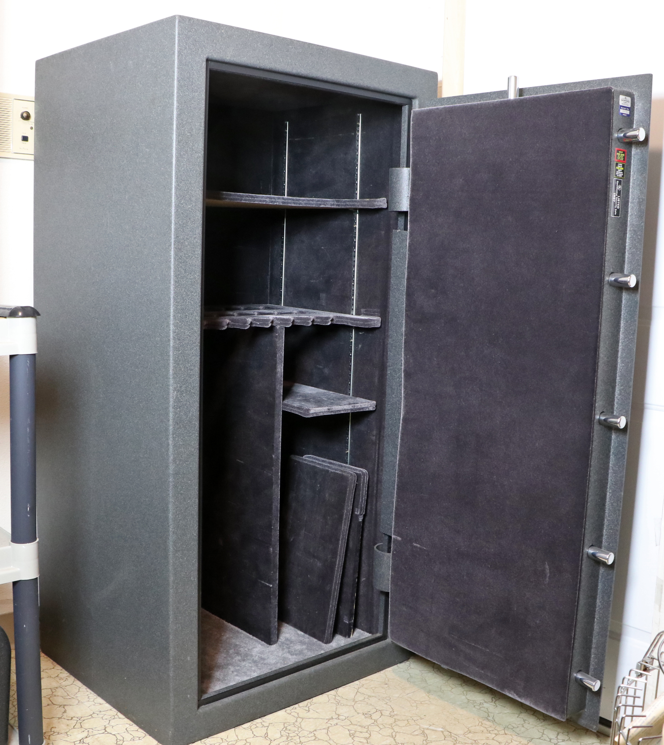 Heritage Fortress 1R87 Long Gun Safe EBTH
