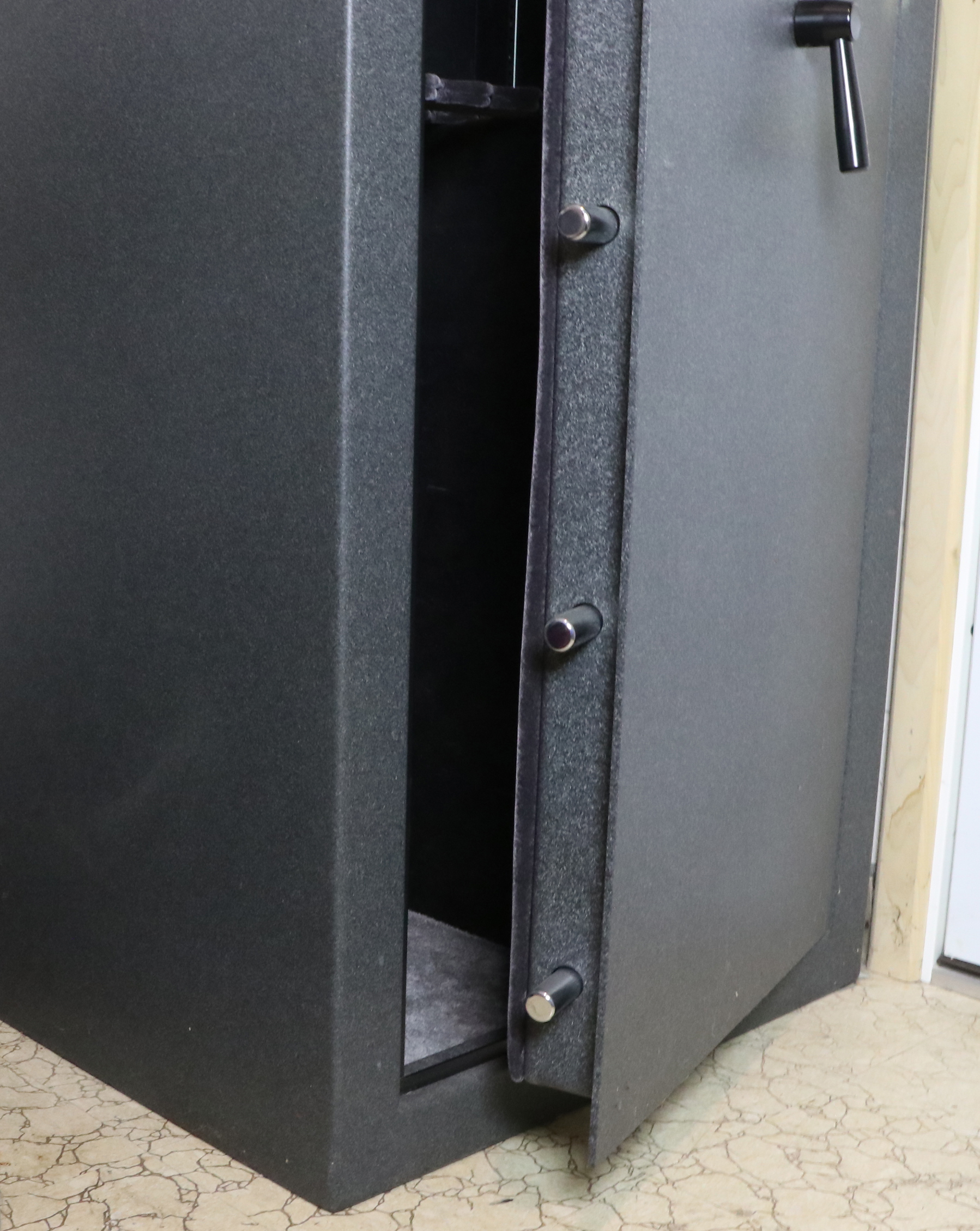 Heritage Fortress 1R87 Long Gun Safe EBTH
