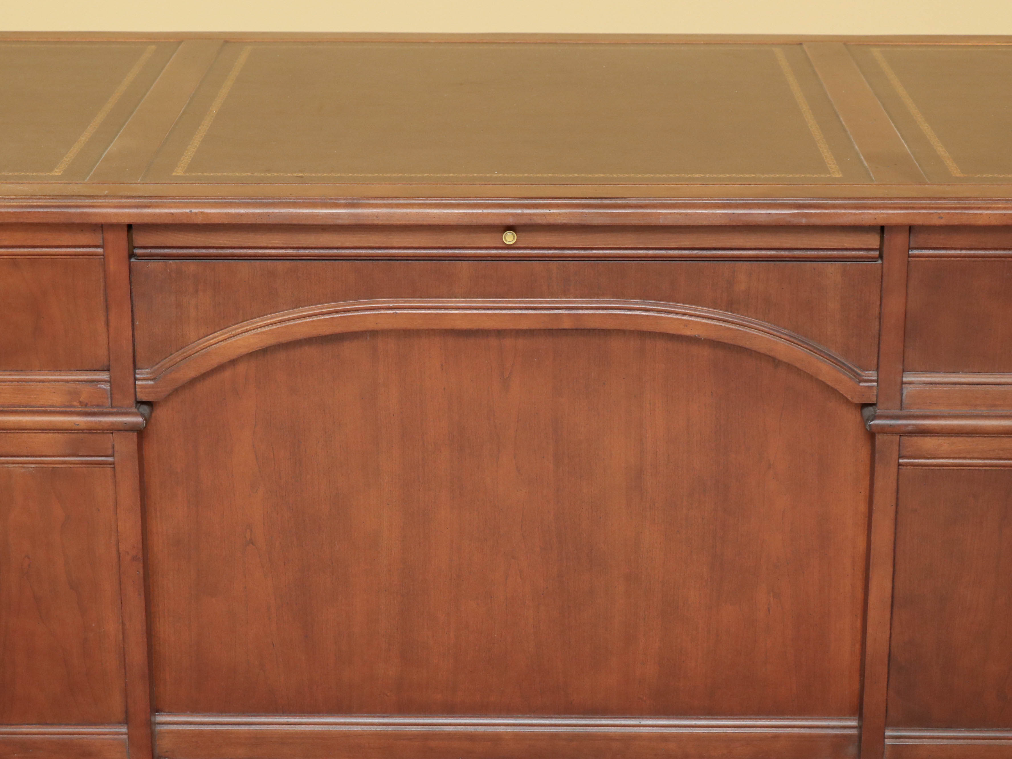 Sligh LeatherTop Mahogany Executive Desk, Late 20th Century EBTH