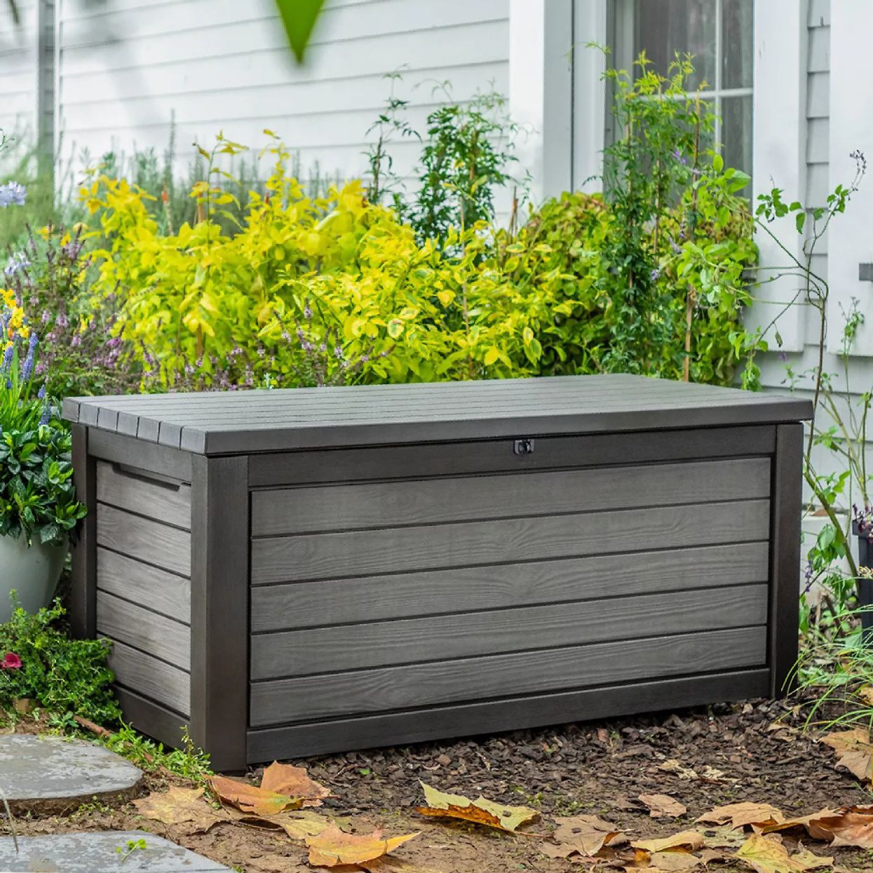 Keter 165Gallon Resin Outdoor Deck Box EBTH