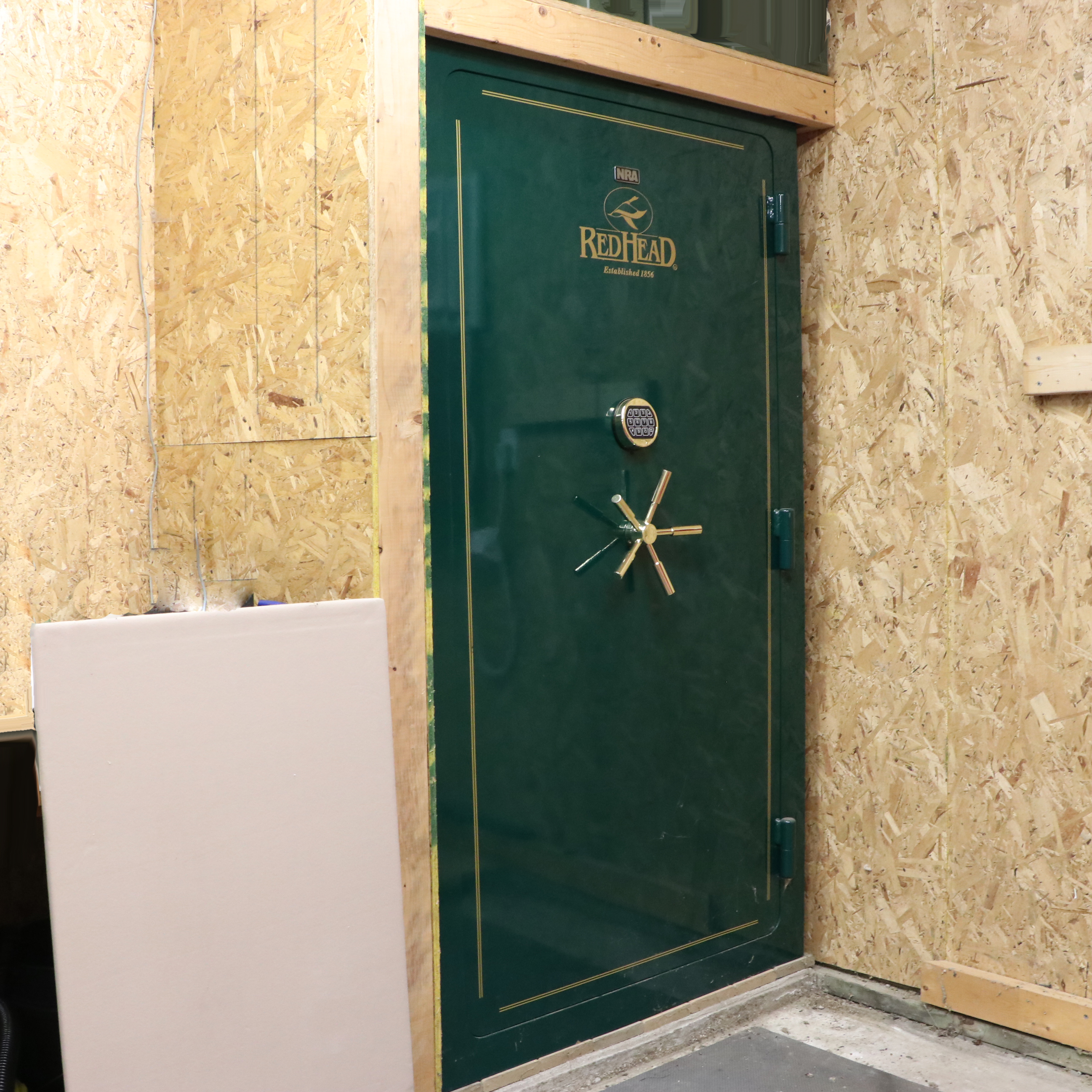 RedHead 9L60 Fire-Resistant Long Gun Safe with La Gard Digital ...