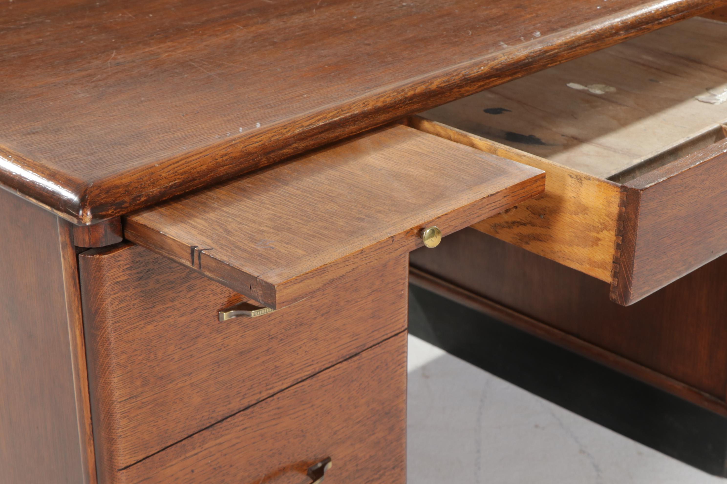 Globe Wernicke Art Deco Oak Executive Desk, Early to Mid 20th Century