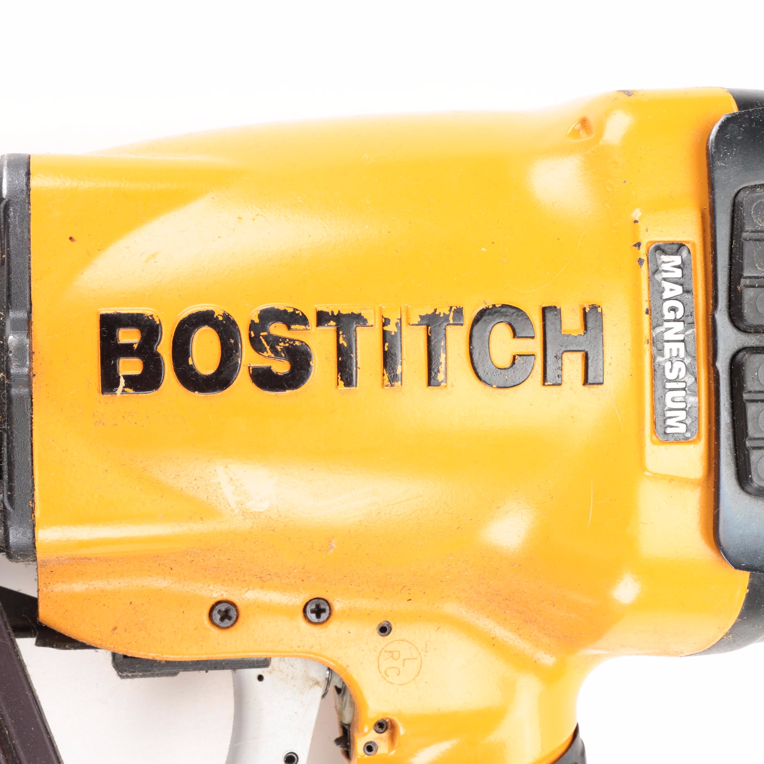 Bostitch Plastic Collated Pneumatic Framing Nailer with Framing Nails