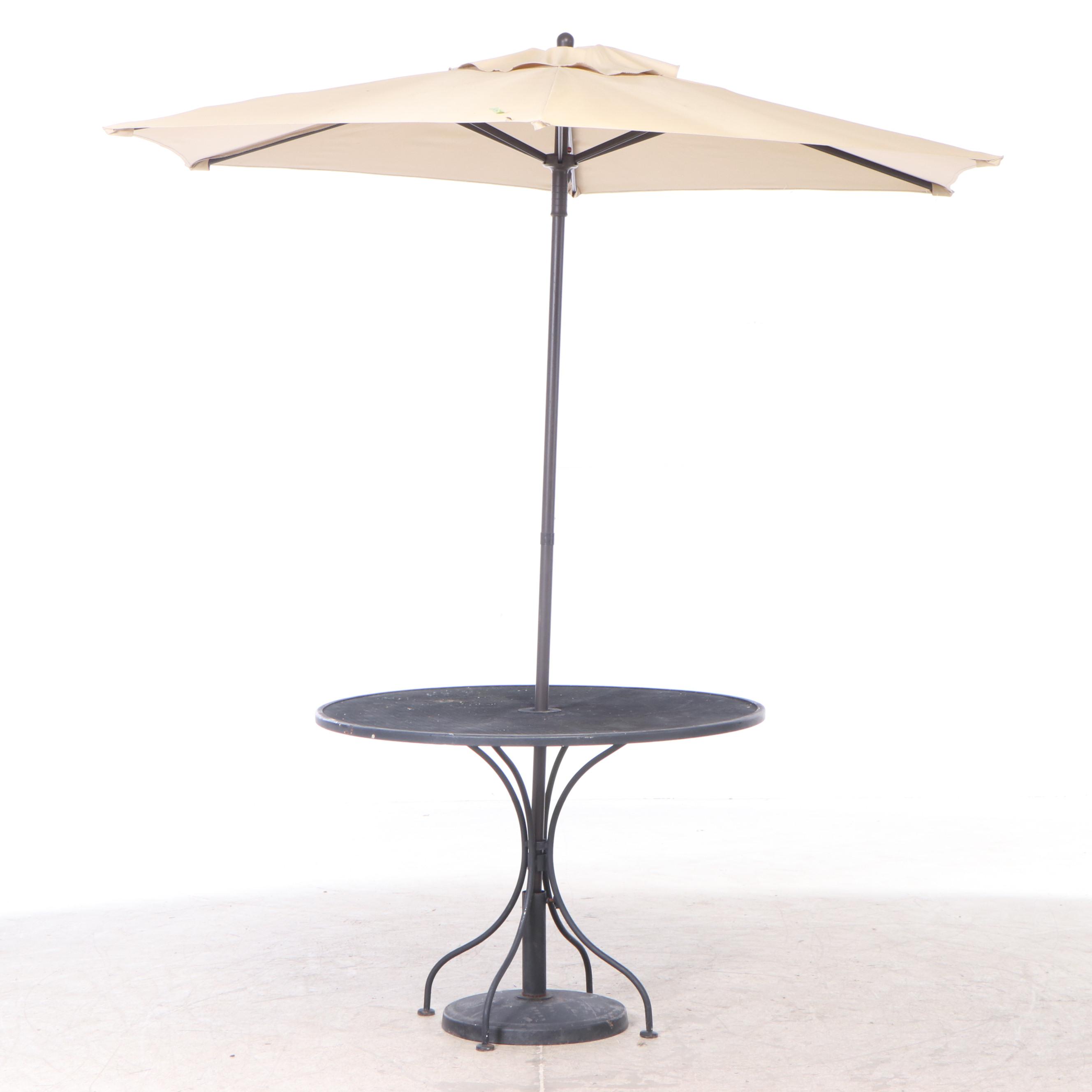 Metal Mesh Patio Set Included Rocking Chairs, Table, and Umbrella with