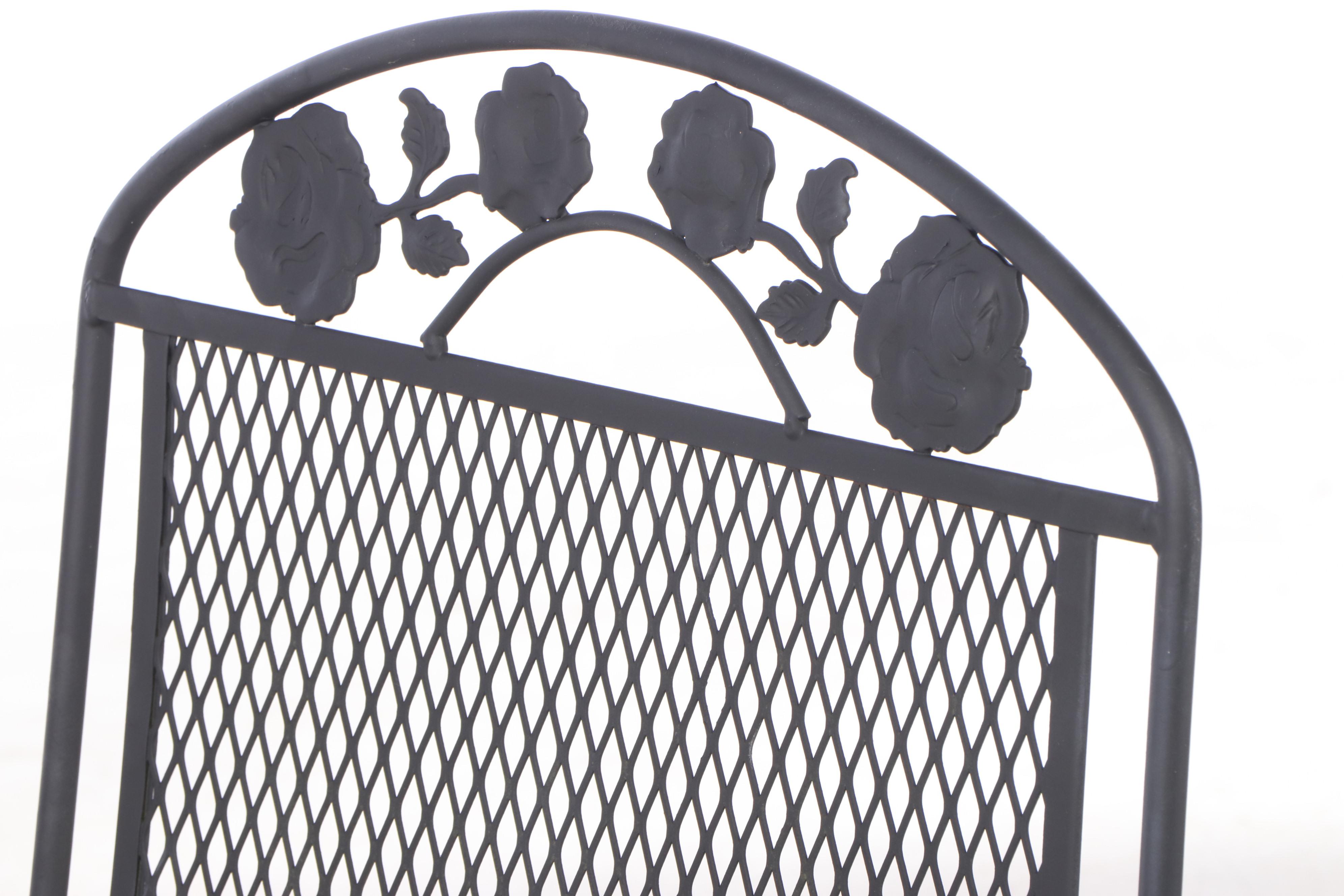 Metal Mesh Patio Set Included Rocking Chairs, Table, and Umbrella with