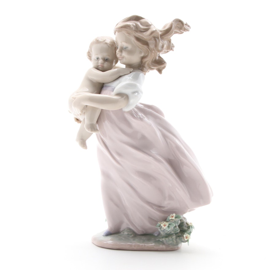 Lladró "Playing Mom" Porcelain Figurine Designed by Antonio Ramos, 2000