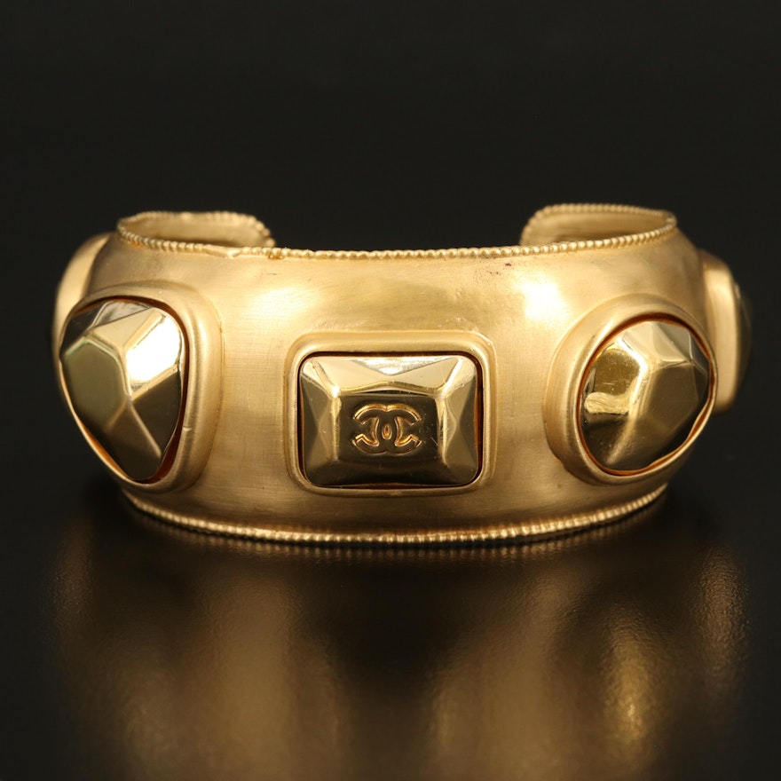 Chanel Cuff with Matté Finish and Milgrain Details