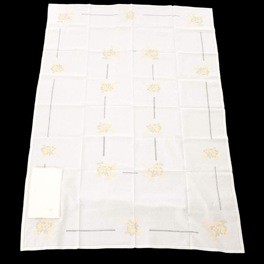 Floral Embroidered Tablecloth and Napkin Set