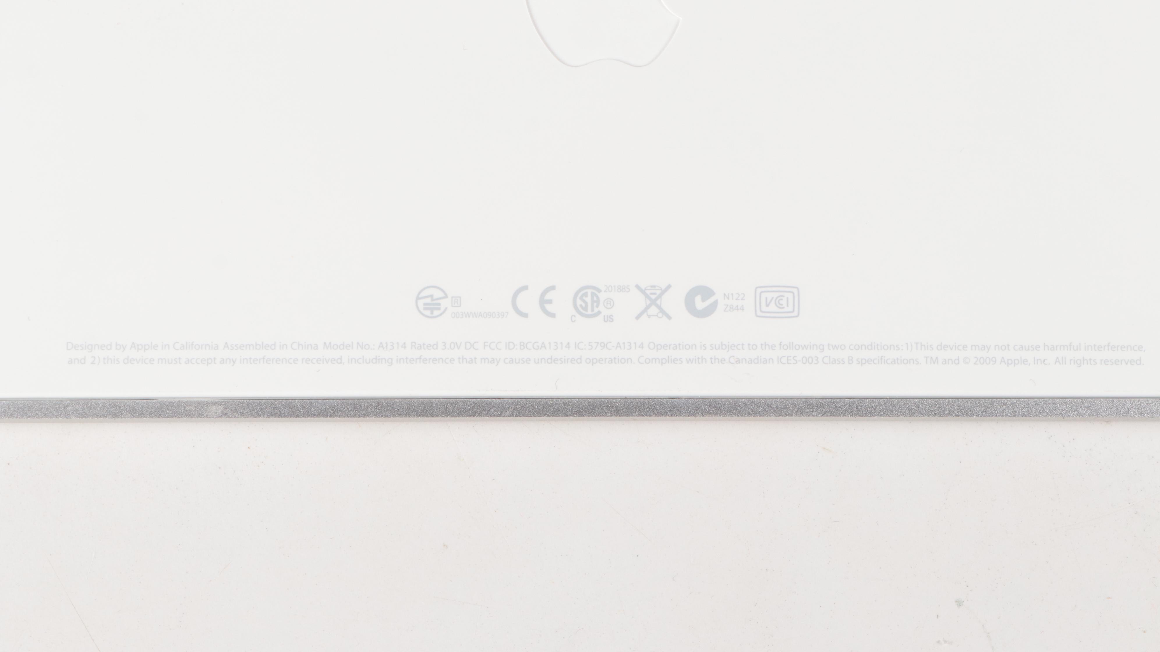 Apple iMac 21.5Inch Core 2 Duo Desktop Computer with Wireless Keyboard