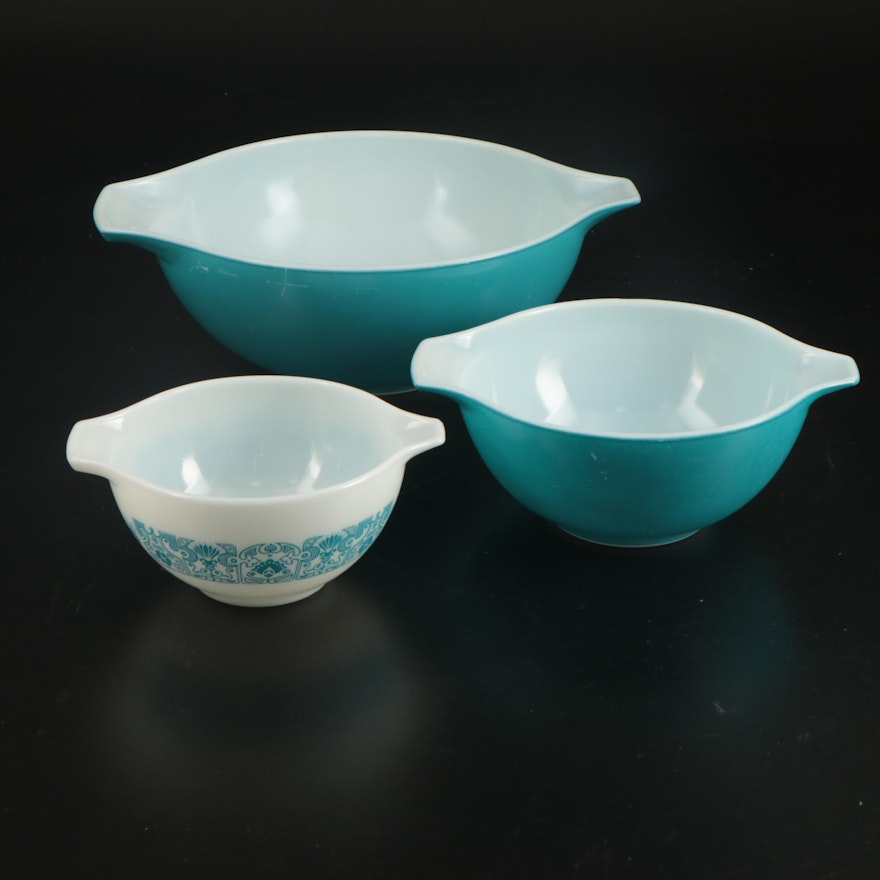 Pyrex "Horizon Blue" and Solid Color Glass Mixing Bowls, Mid-20th Century