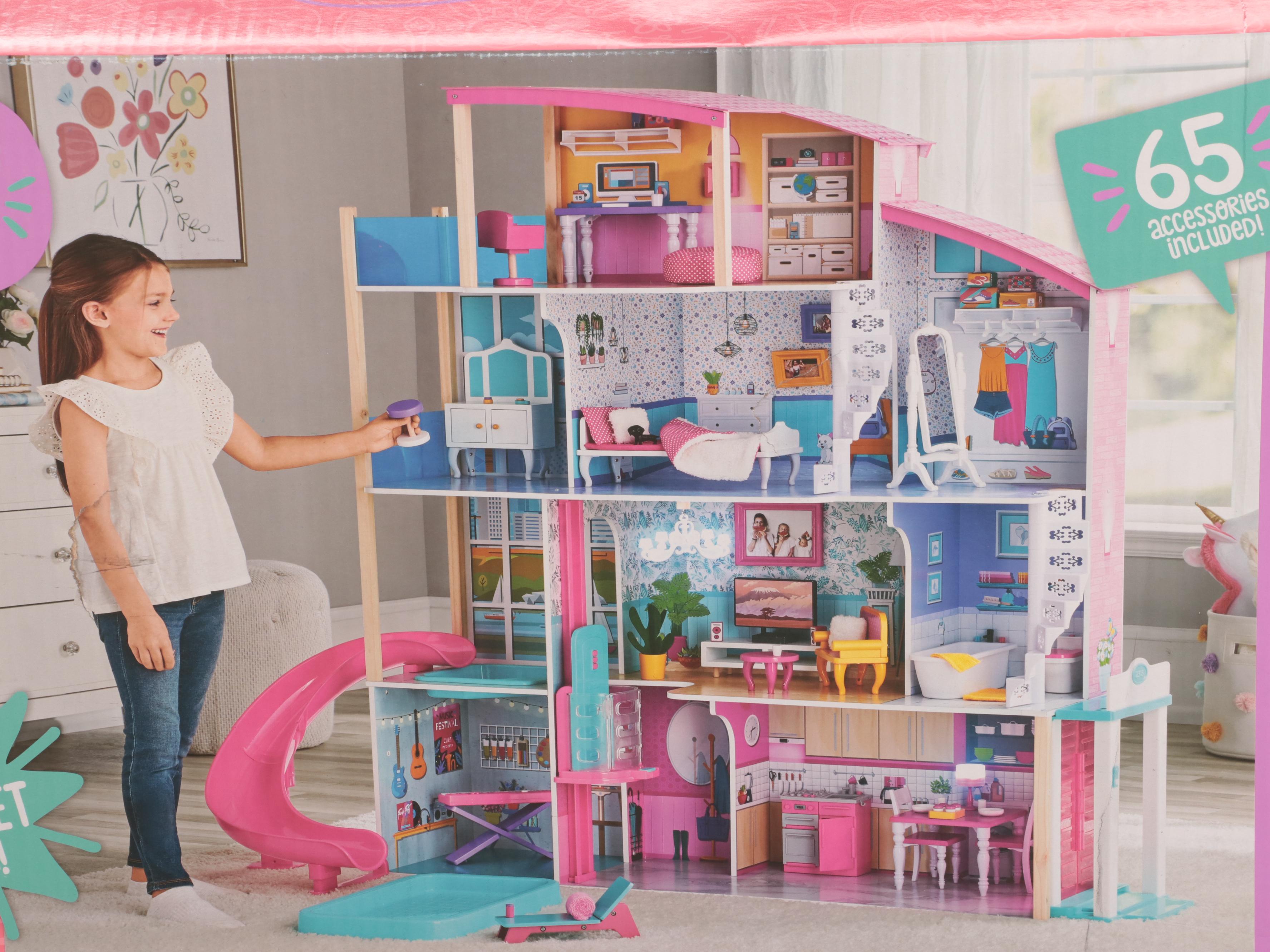 Member's Mark Beachside Dollhouse with Accessories EBTH