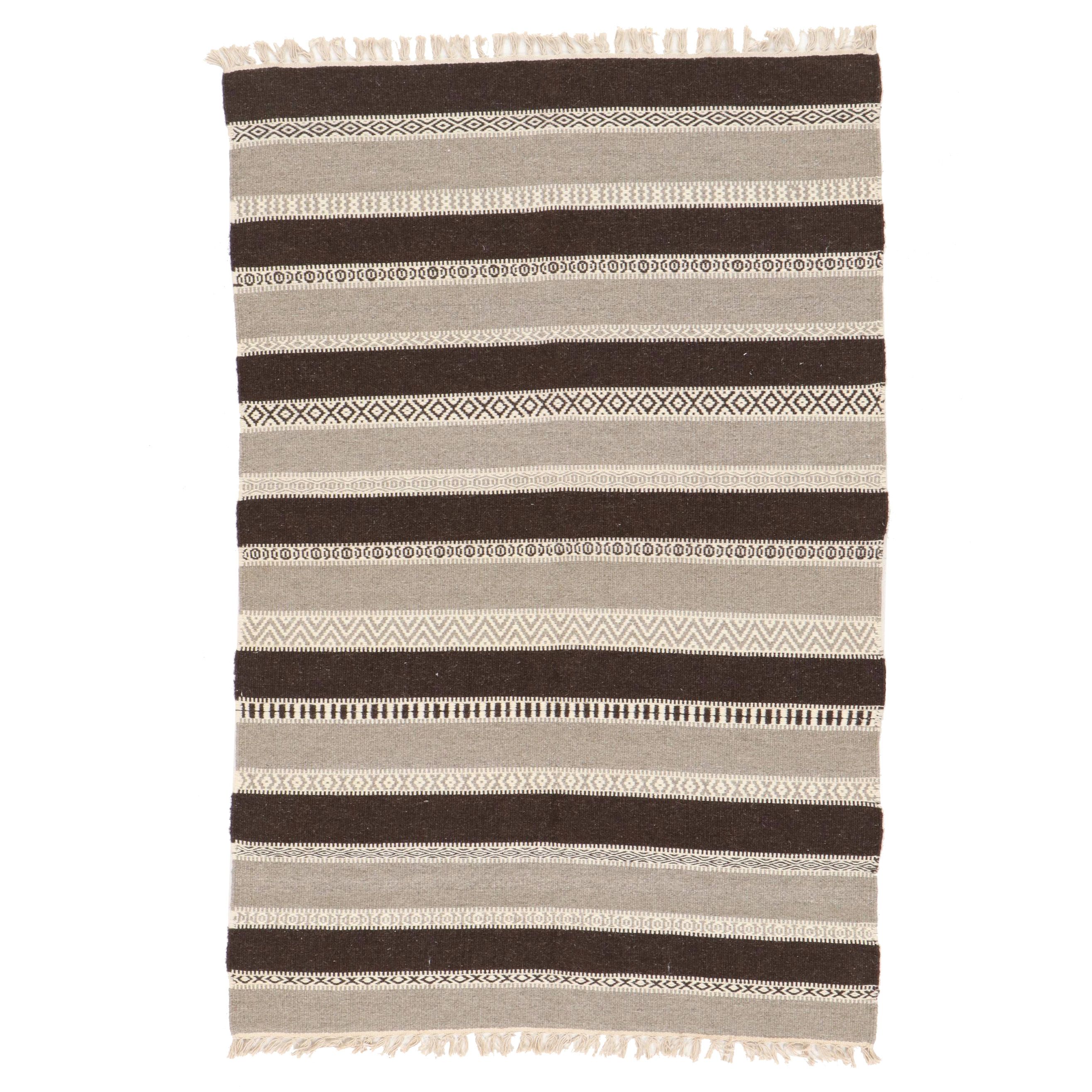 4' x 6'5 Handwoven Mexican Area Rug EBTH