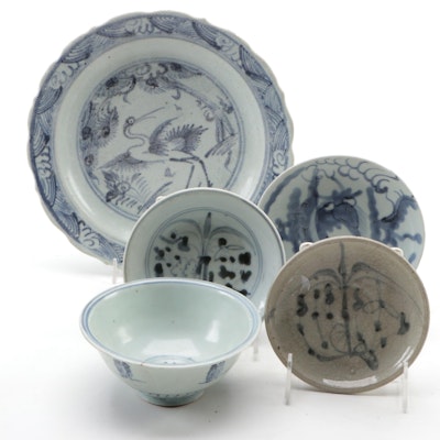 Chinese Zhangzhou Swatow Ware Charger and Other Porcelain Tableware