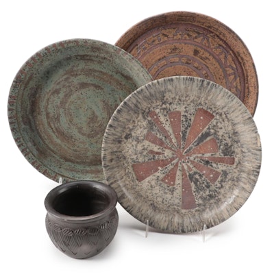 Bigmeat Cherokee Ceramic Vase with Signed Ceramic Plates