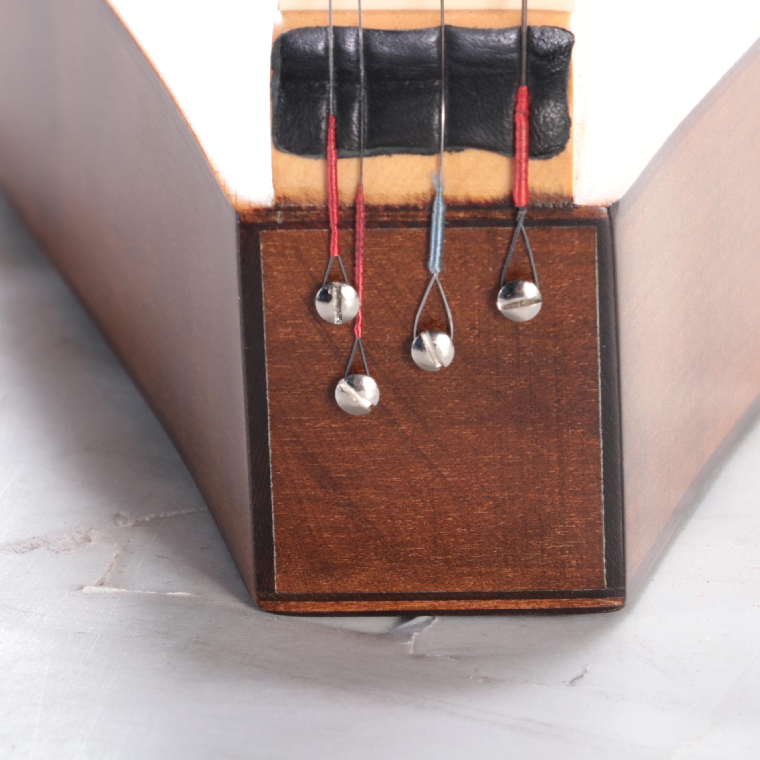 Applecreek Vaulted Fretboard Mountain Dulcimer With Case and Extra