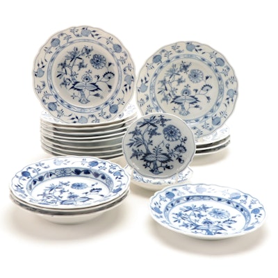 Meissen "Blue Onion" Porcelain Dinnerware with Carl Teichert Plate, Early 20th C