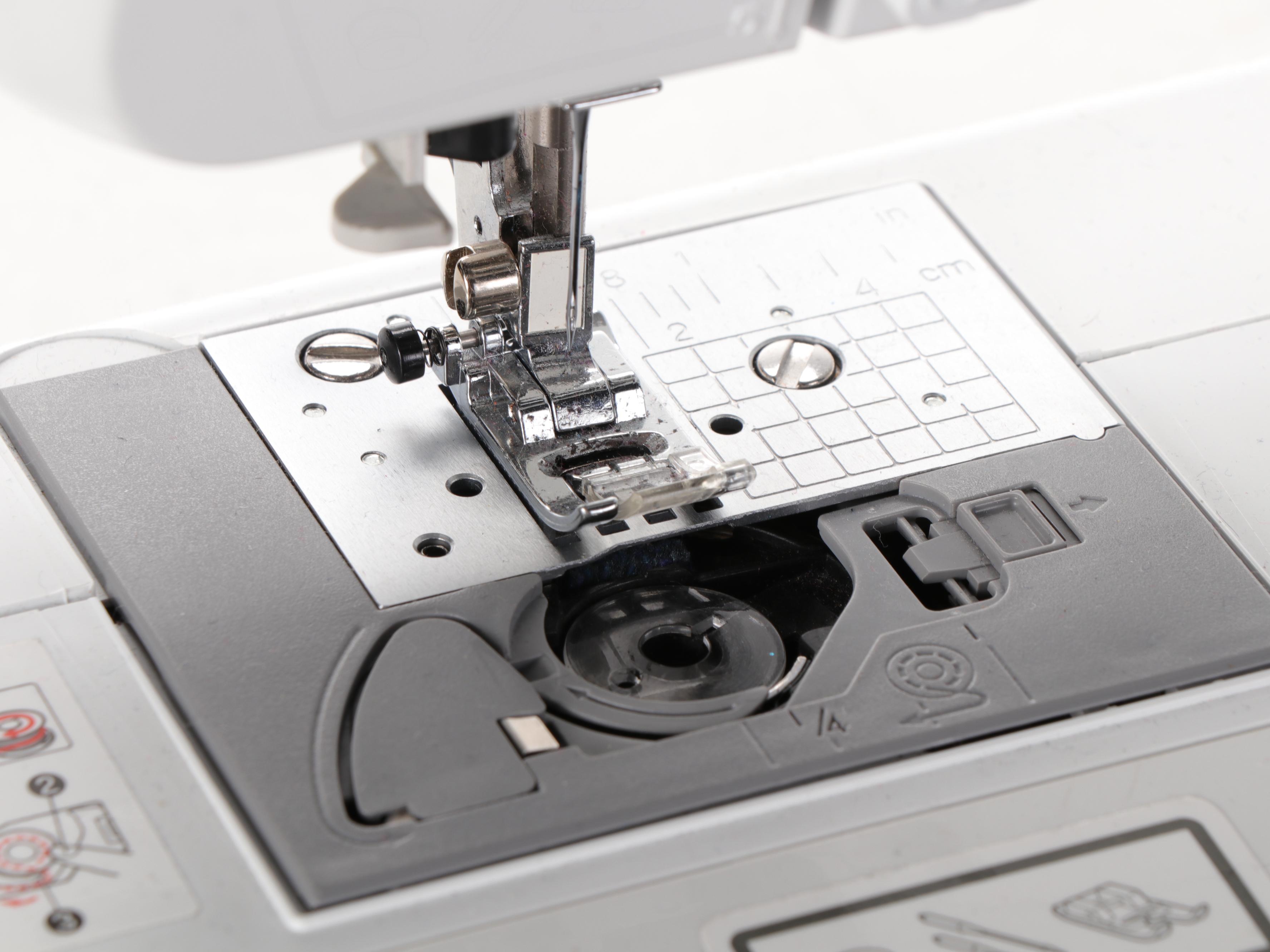 Brother CS6000i Digital Computerized Sewing Machine With Accessories