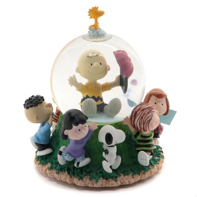 Westland Giftware Peanuts "Our Hero" Musical Snow Globe