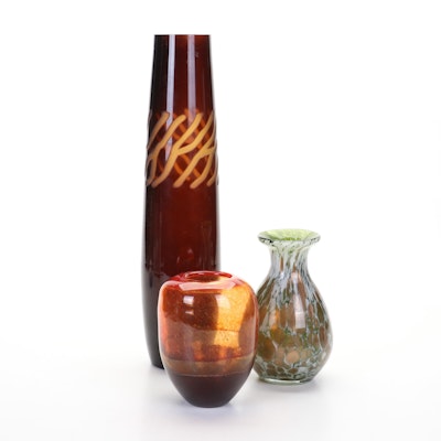 Diamond Star Blown Glass Vase With Other Decorative Art Glass Vases