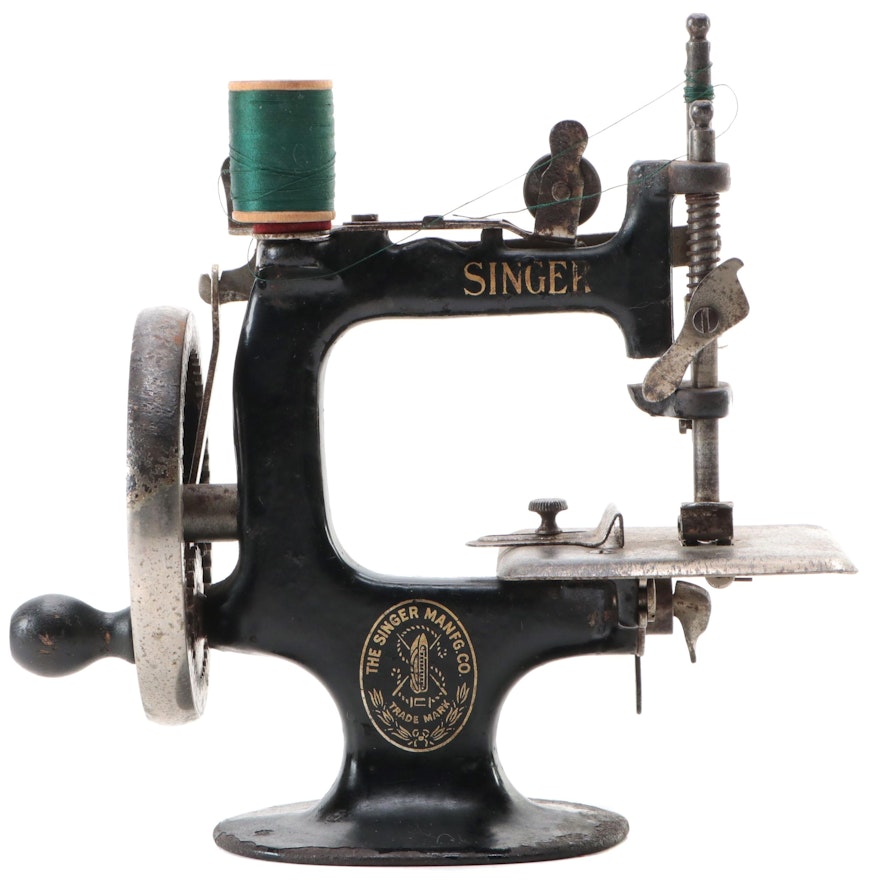 Singer Child's Miniature Manual Sewing Machine, Early to Mid-20th Century