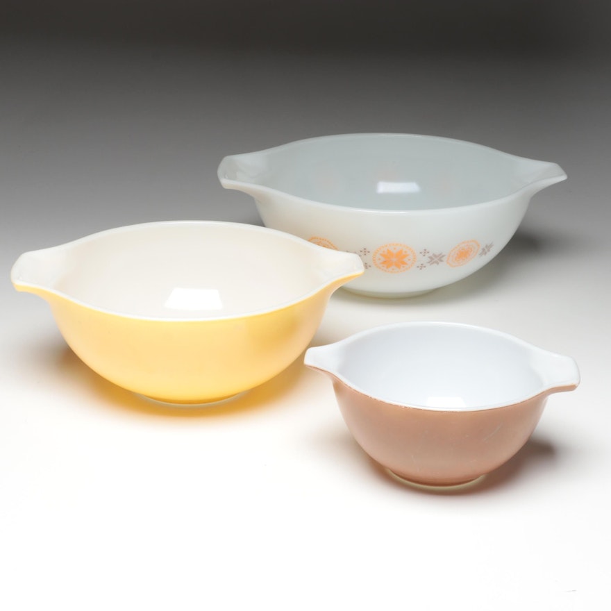 Pyrex "Town and Country" and Solid Color Glass Mixing Bowls, 1963–1967