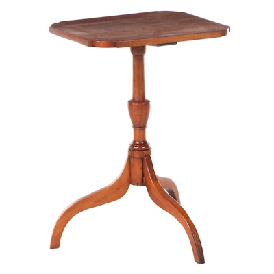 Federal Pedestal Maple and Pine Tripod Table, Late 18th / Early 19th Century