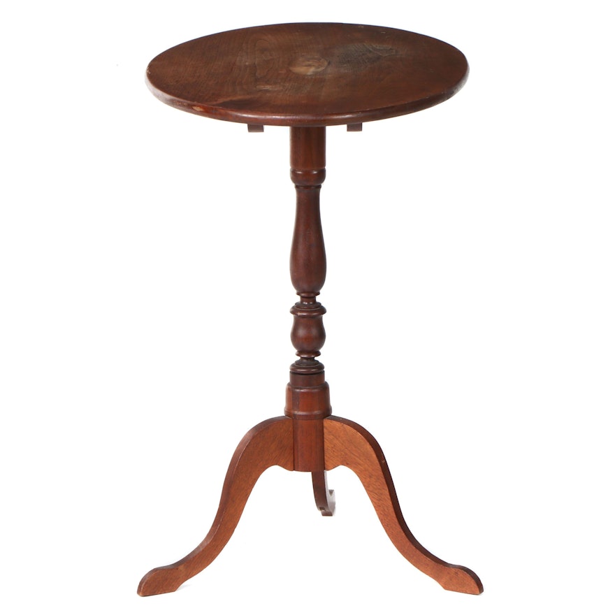 Queen Anne Style Walnut Tilt-Top Side Table, 20th Century