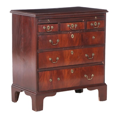 George III Mahogany Chest of Drawers with Brushing Slide, Late 18th Century