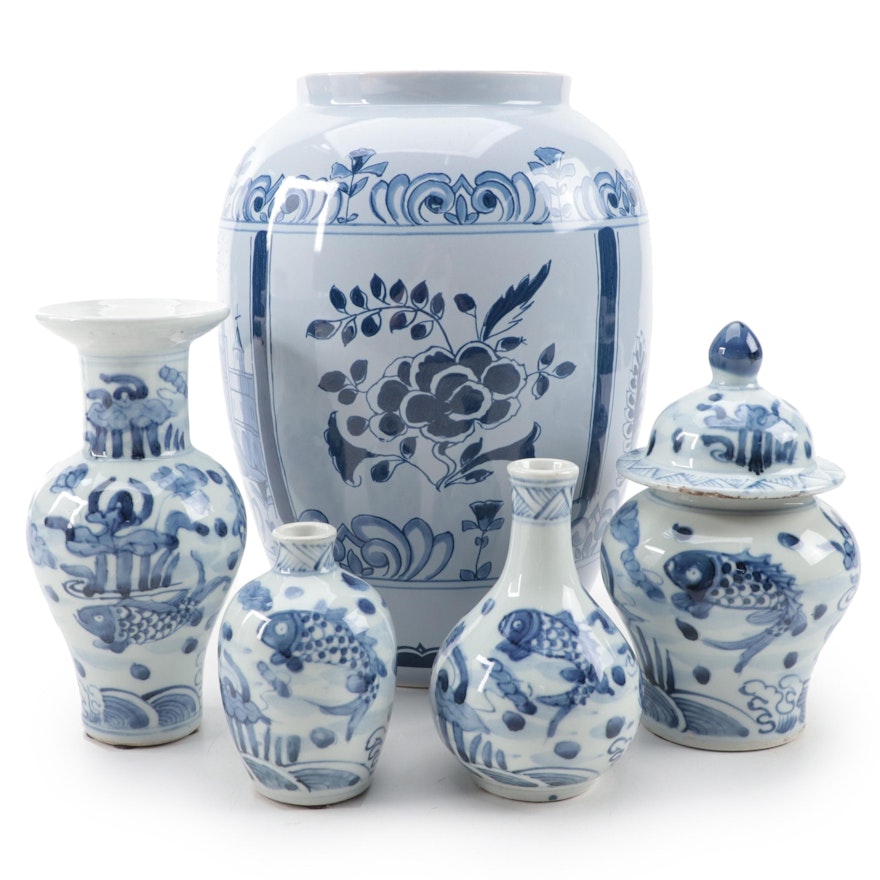 Oud Williamsburg Restoration Hand-Painted Vase with Chinese Ginger Jar and Vases