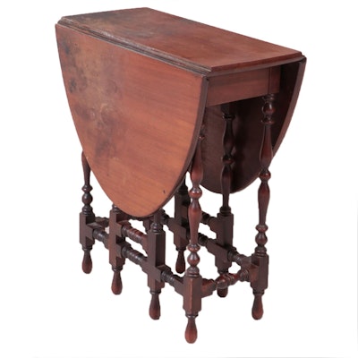 Small William and Mary Style Mahogany Gateleg Table, Early to Mid 20th Century