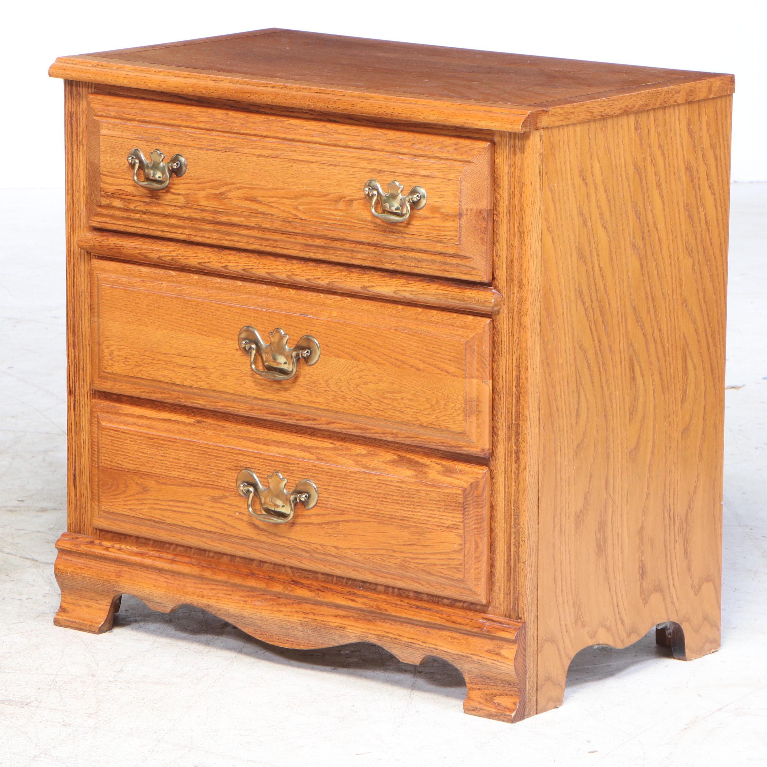 Young Hinkle, Oak Bedroom Suite with Twin Bed EBTH