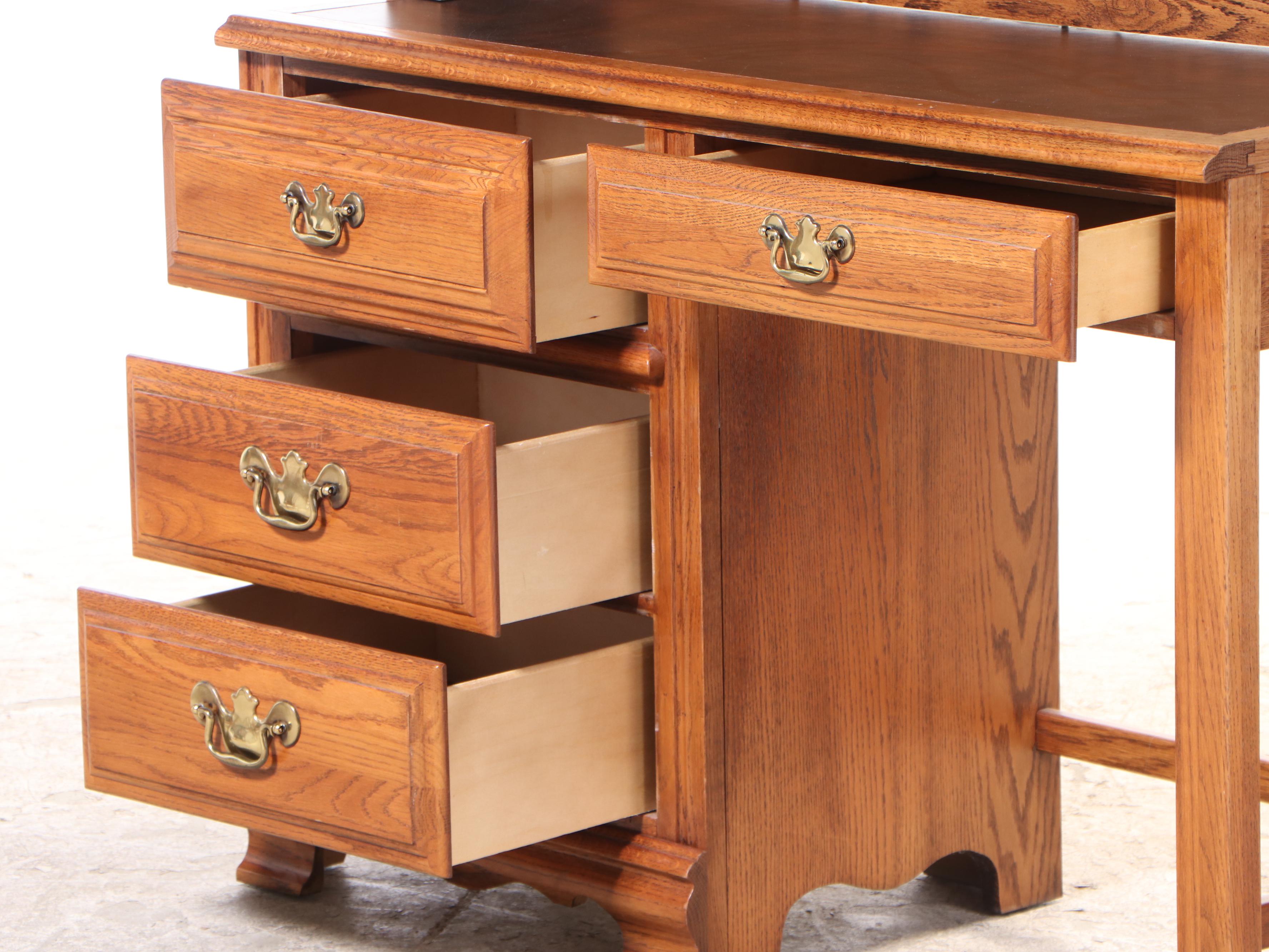 Young Hinkle, Oak Bedroom Suite with Twin Bed EBTH