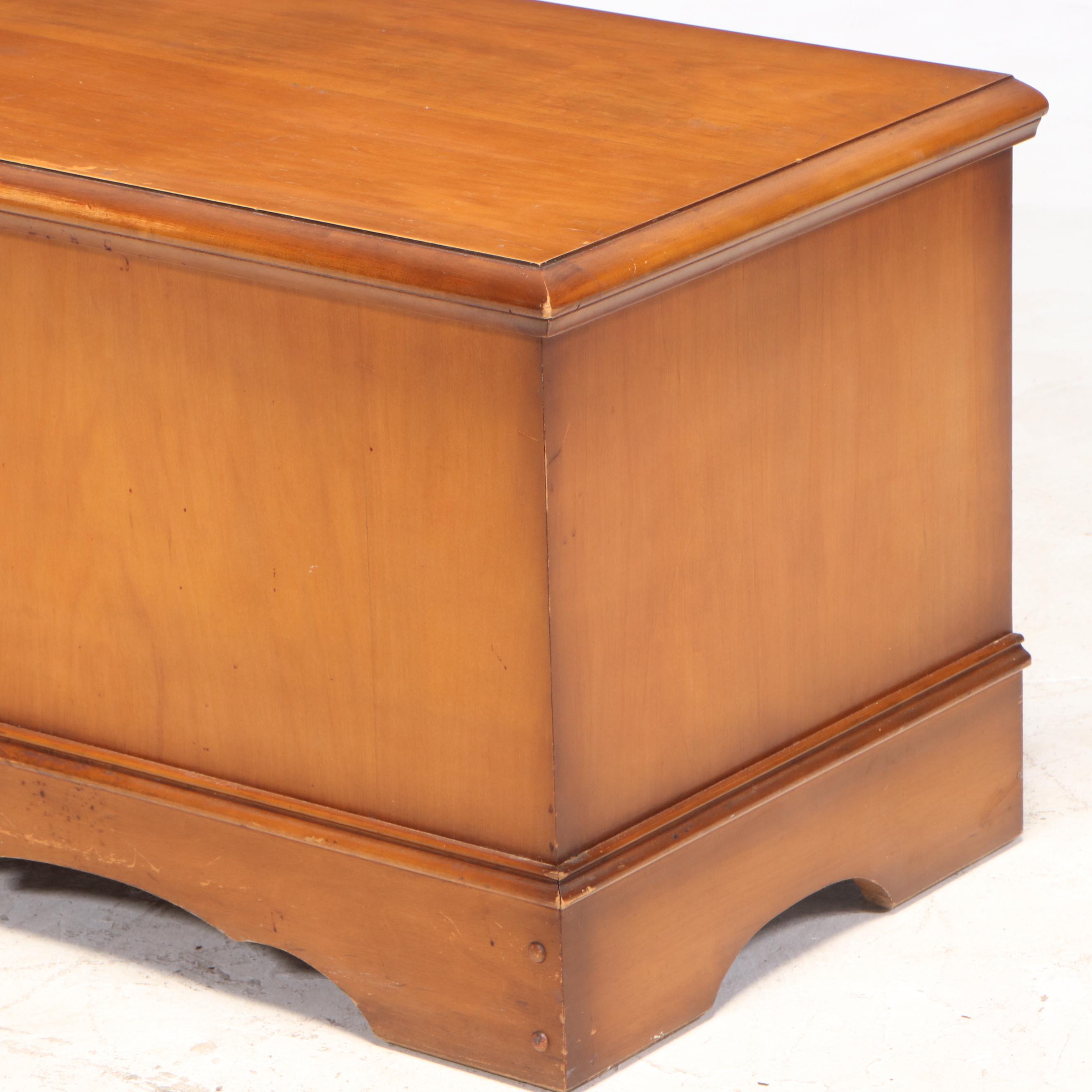Lane Colonial Style Maple/Cedar Blanket Chest EBTH