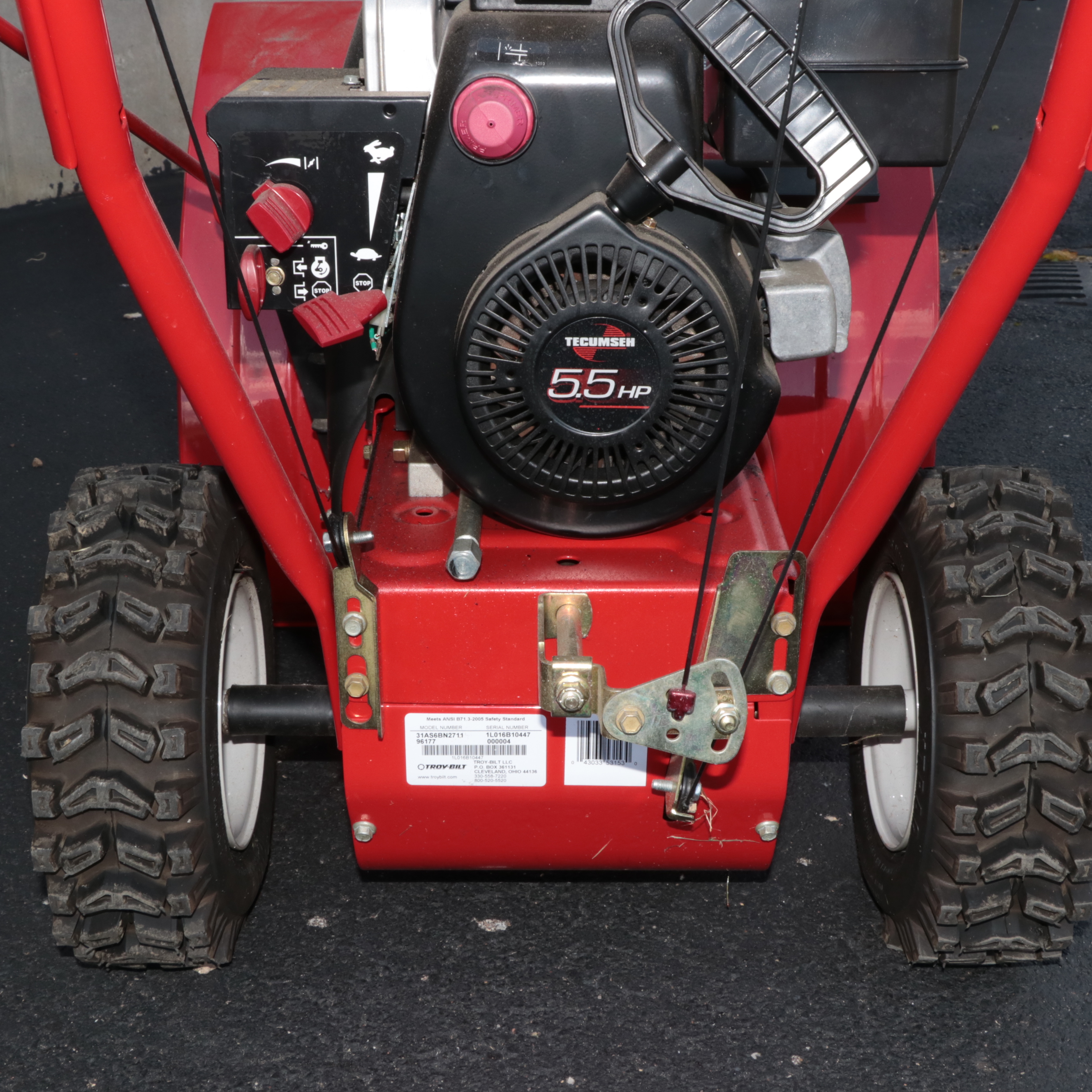 TroyBilt Storm 2410 Gas Powered Snow Blower EBTH