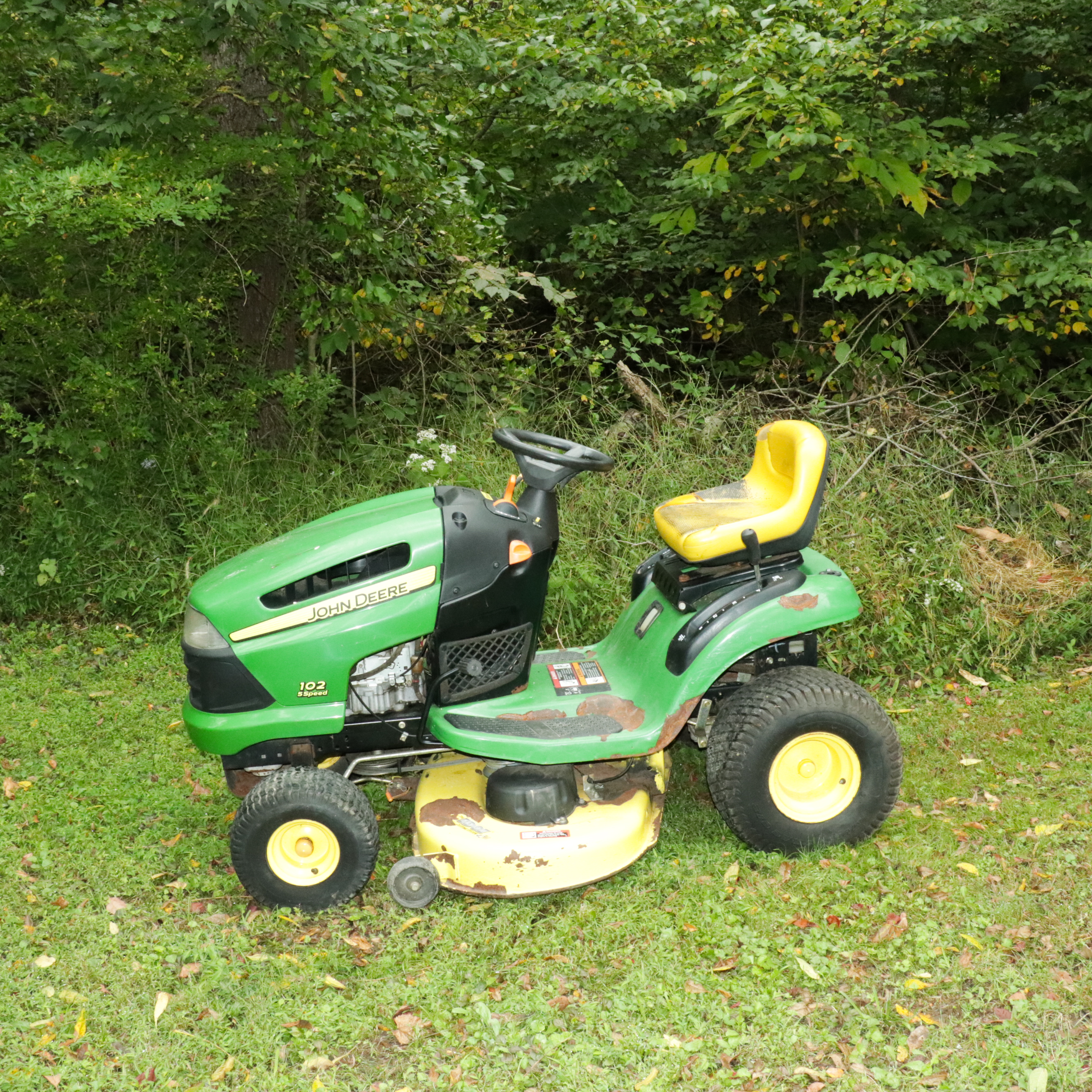John Deere 100 Series Riding Mower with Trailer EBTH