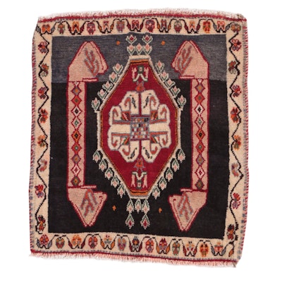 2' x 2'3 Hand-Knotted Persian Qashqai Floor Mat