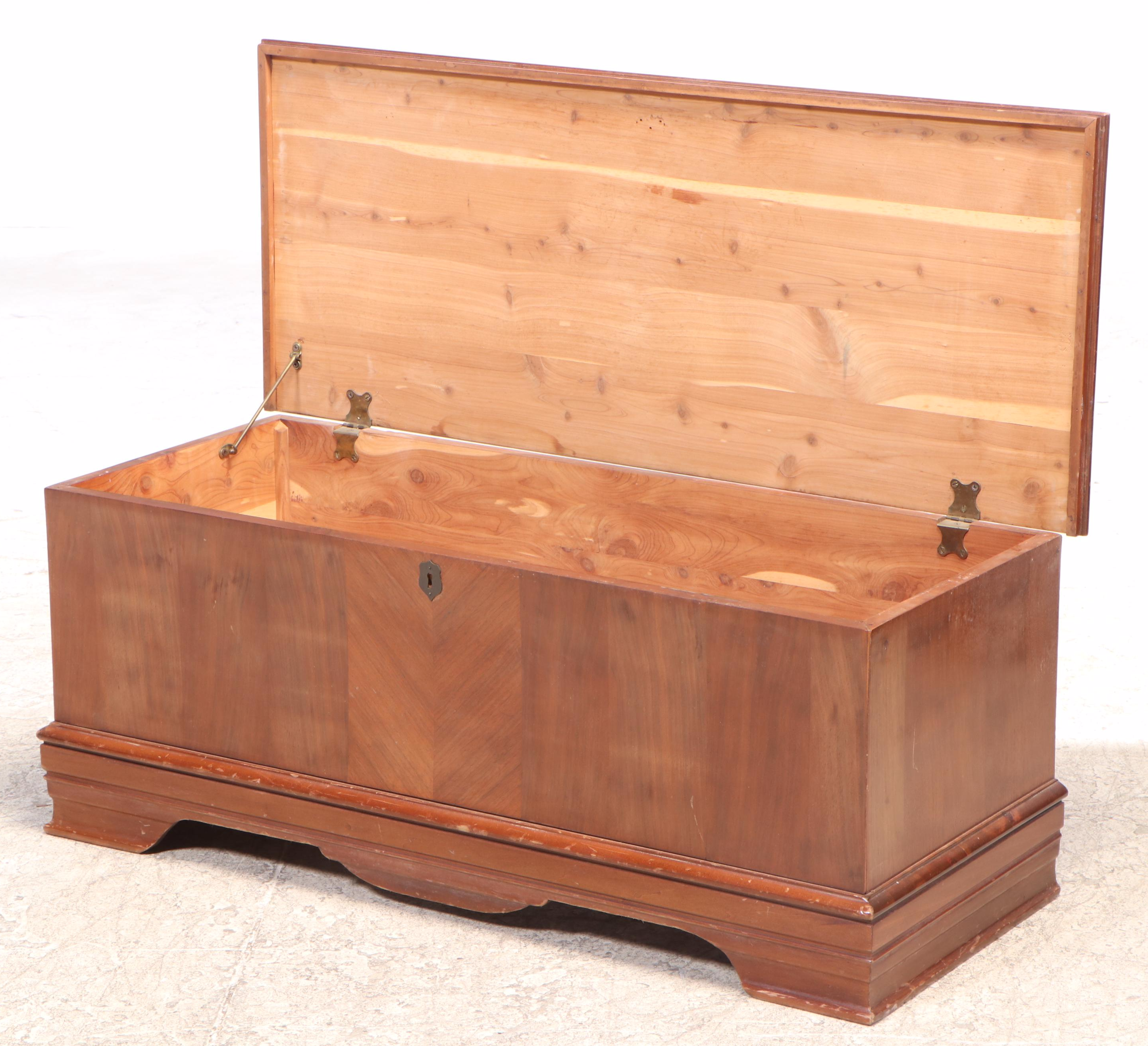 MahoganyVeneered and CedarLined Blanket Chest, Early to Mid 20th