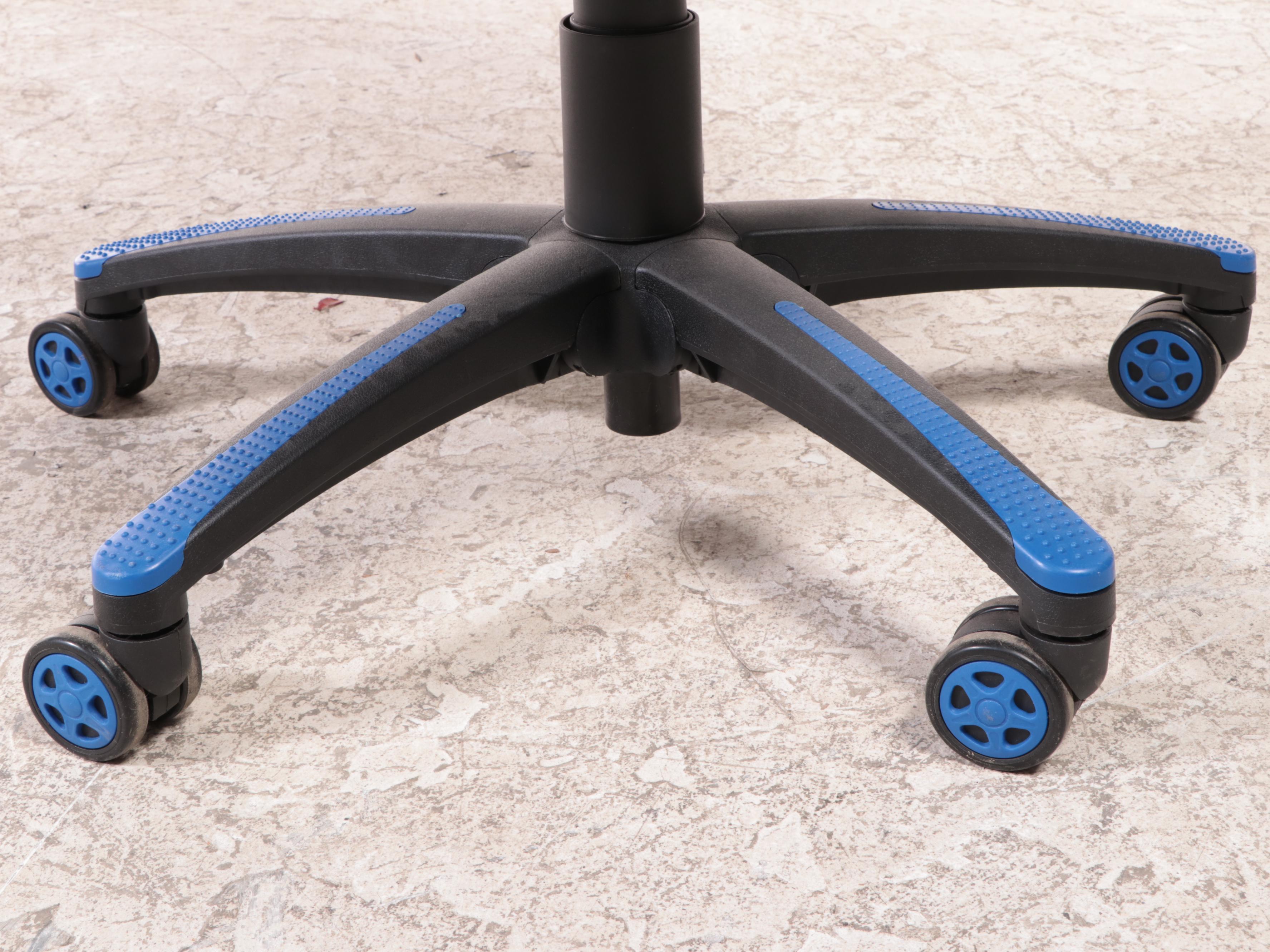 Staples Emerge "Vartan" Bonded Leather Gaming Chair EBTH