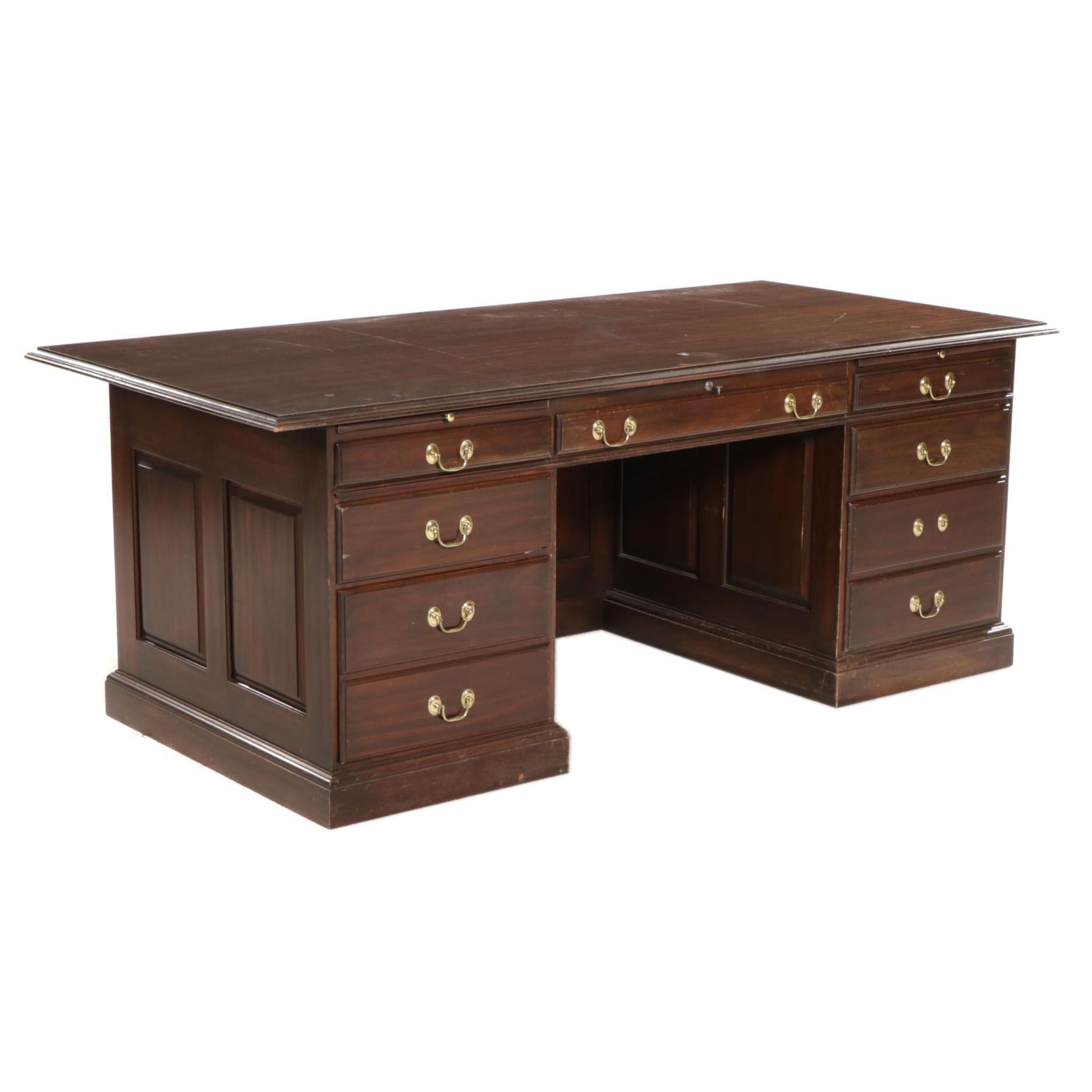 Harden Furniture Executive Desk With 2 PullOut Shelves EBTH