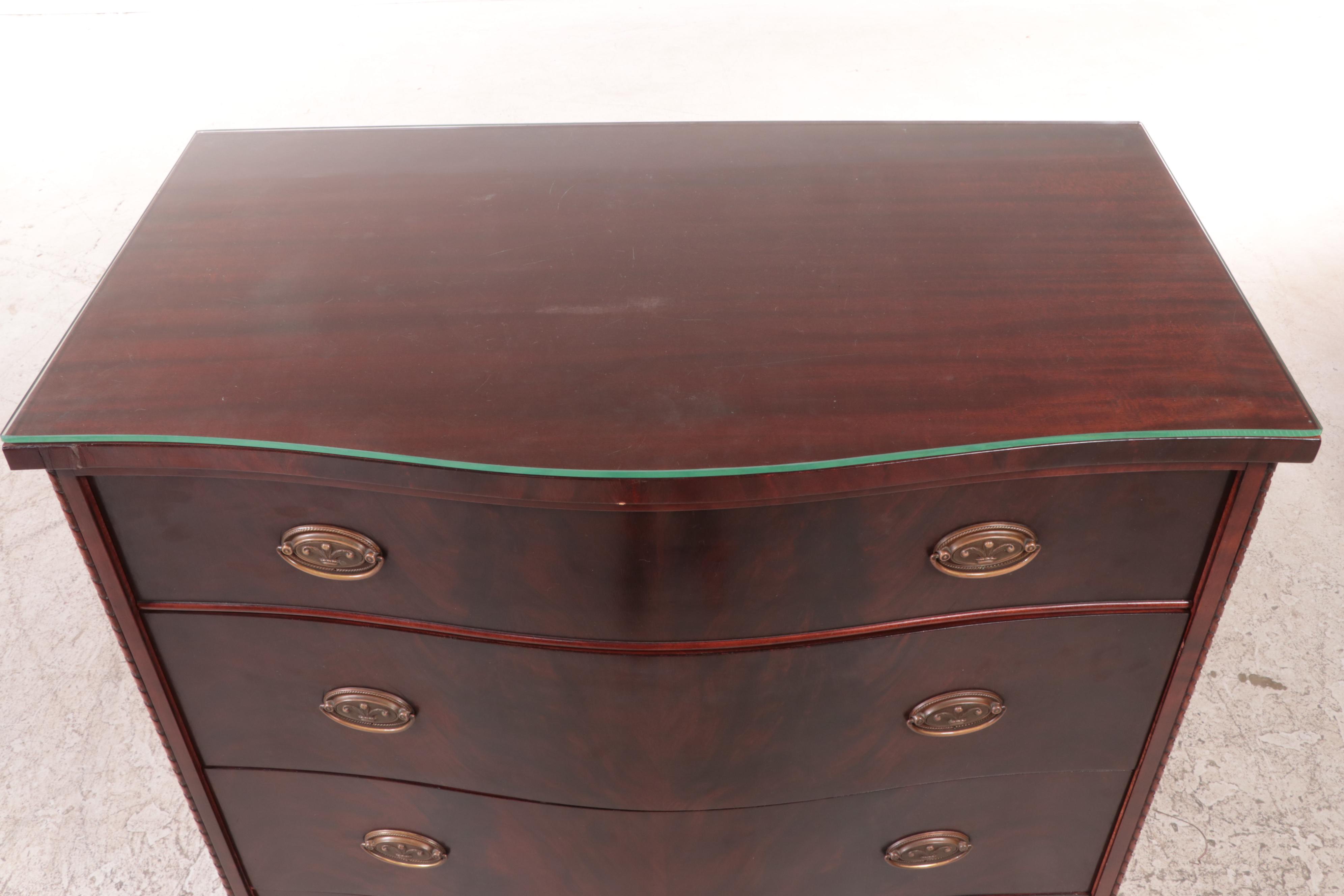 Romweber Federal Style Mahogany FiveDrawer Serpentine Chest EBTH