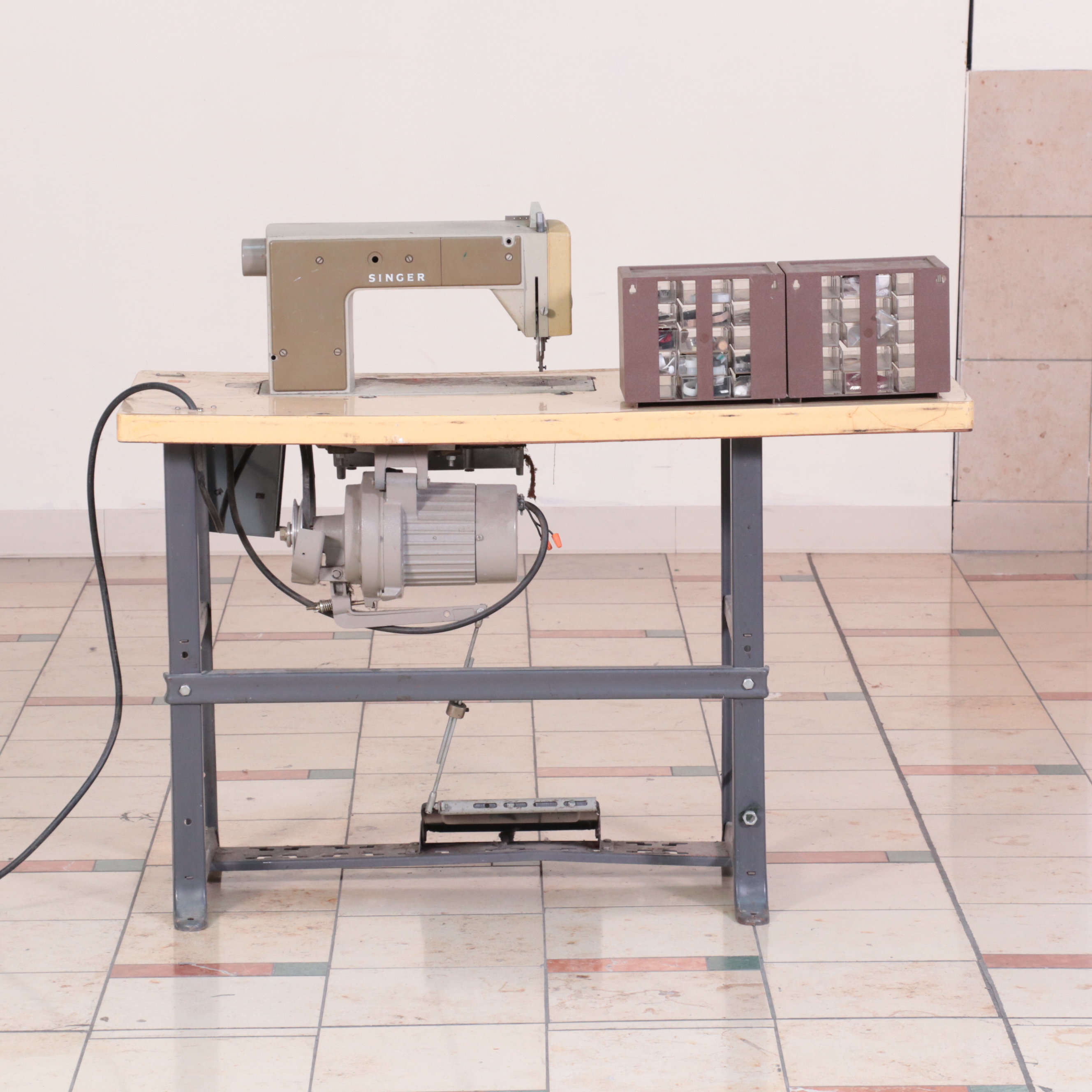 Singer Centurion Industrial Sewing Machine With Workbench, Notions EBTH