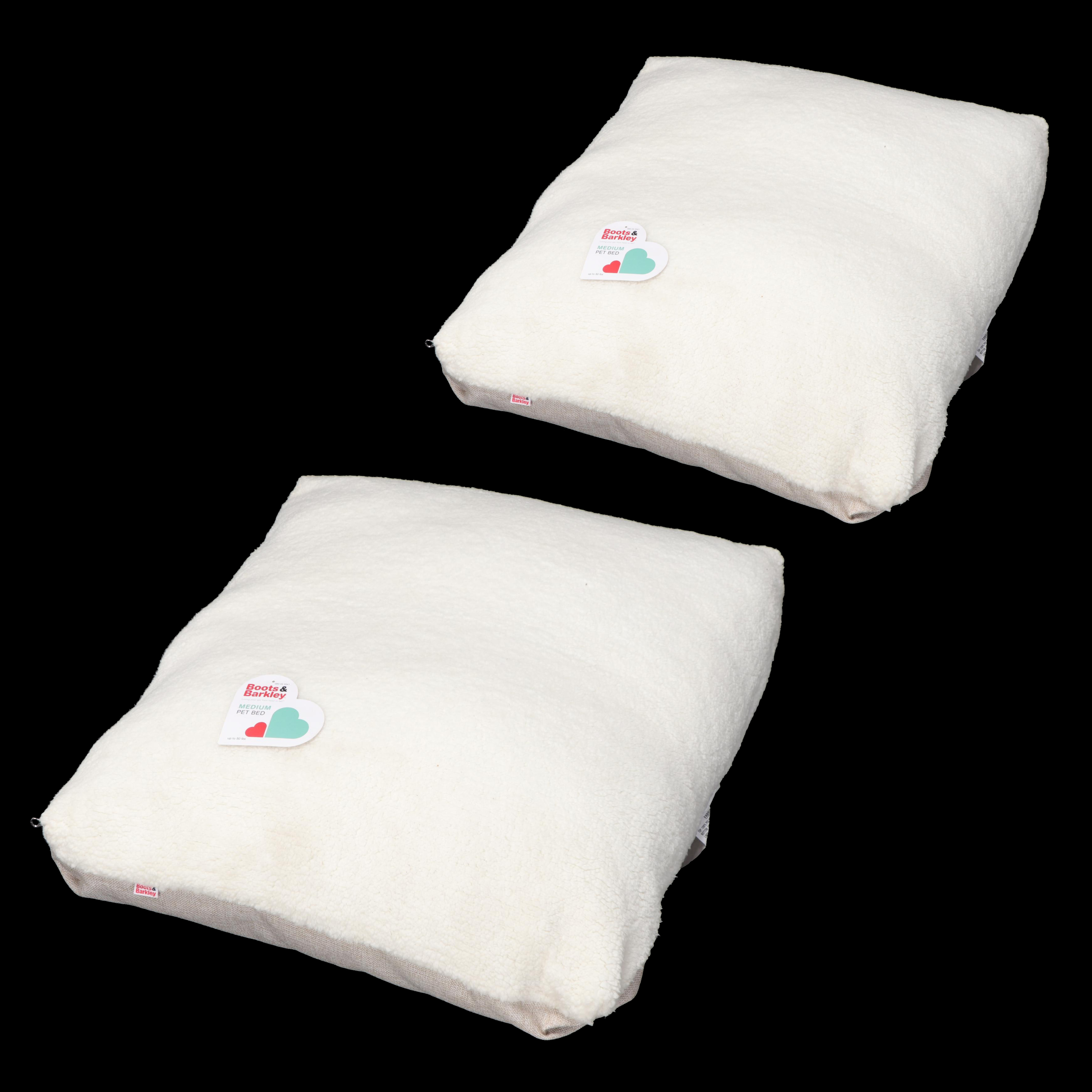 Two Boots & Barkley Sherpa Medium Dog Beds EBTH