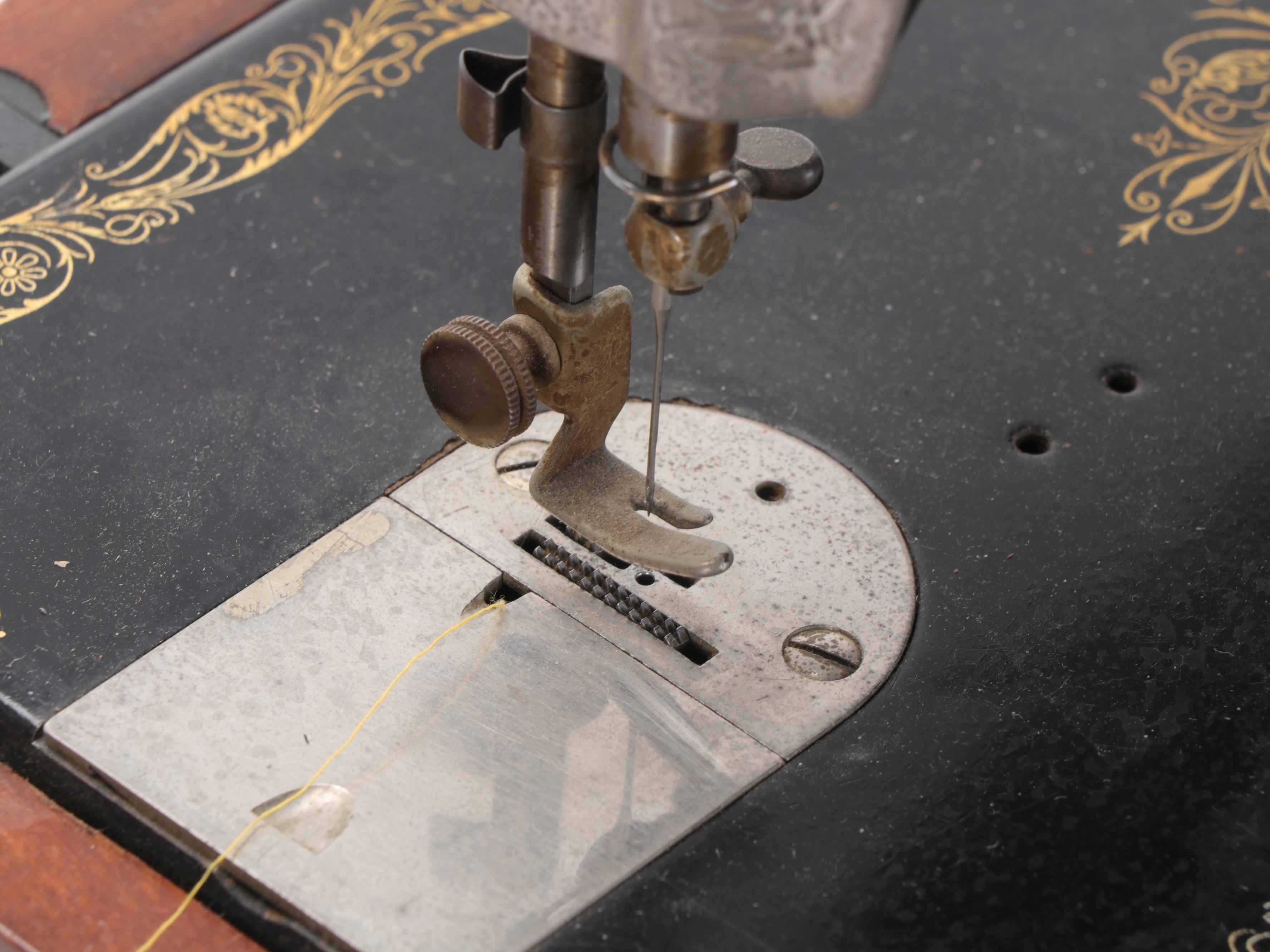 Singer Sewing Machine, Circa 1929 EBTH